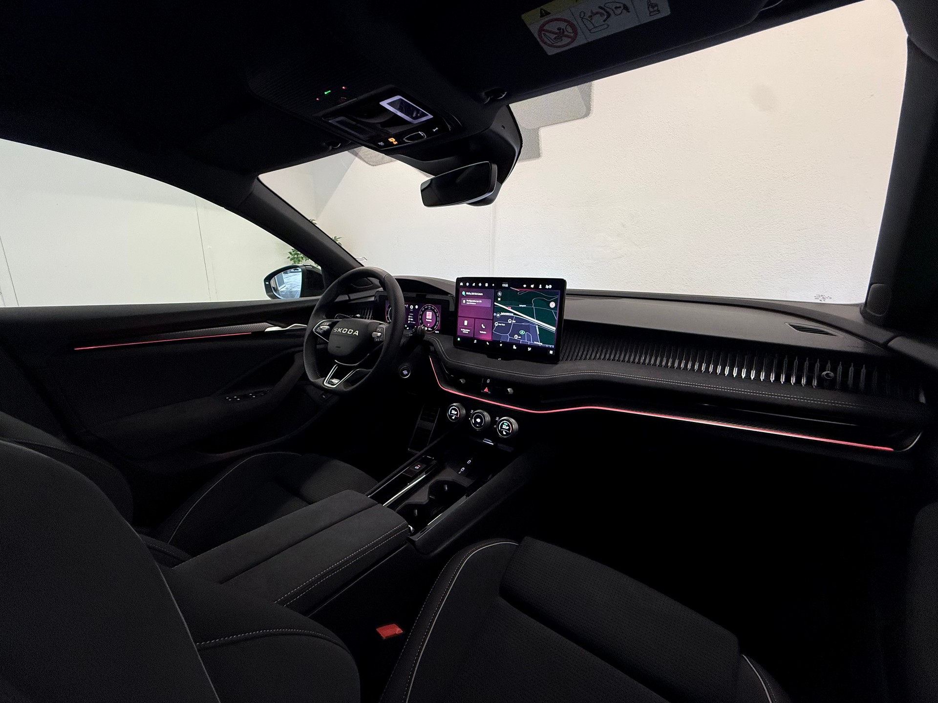 SKODA Superbe Combi Sportline 2.0 TDI 4x4 DSG - 23