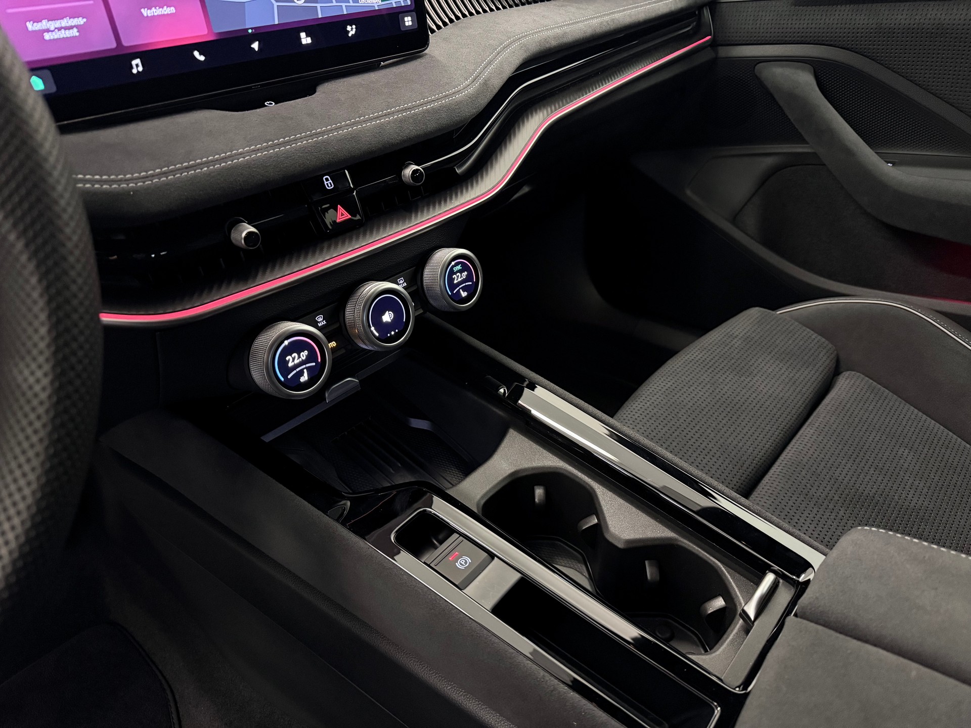 SKODA Superbe Combi Sportline 2.0 TDI 4x4 DSG - 25