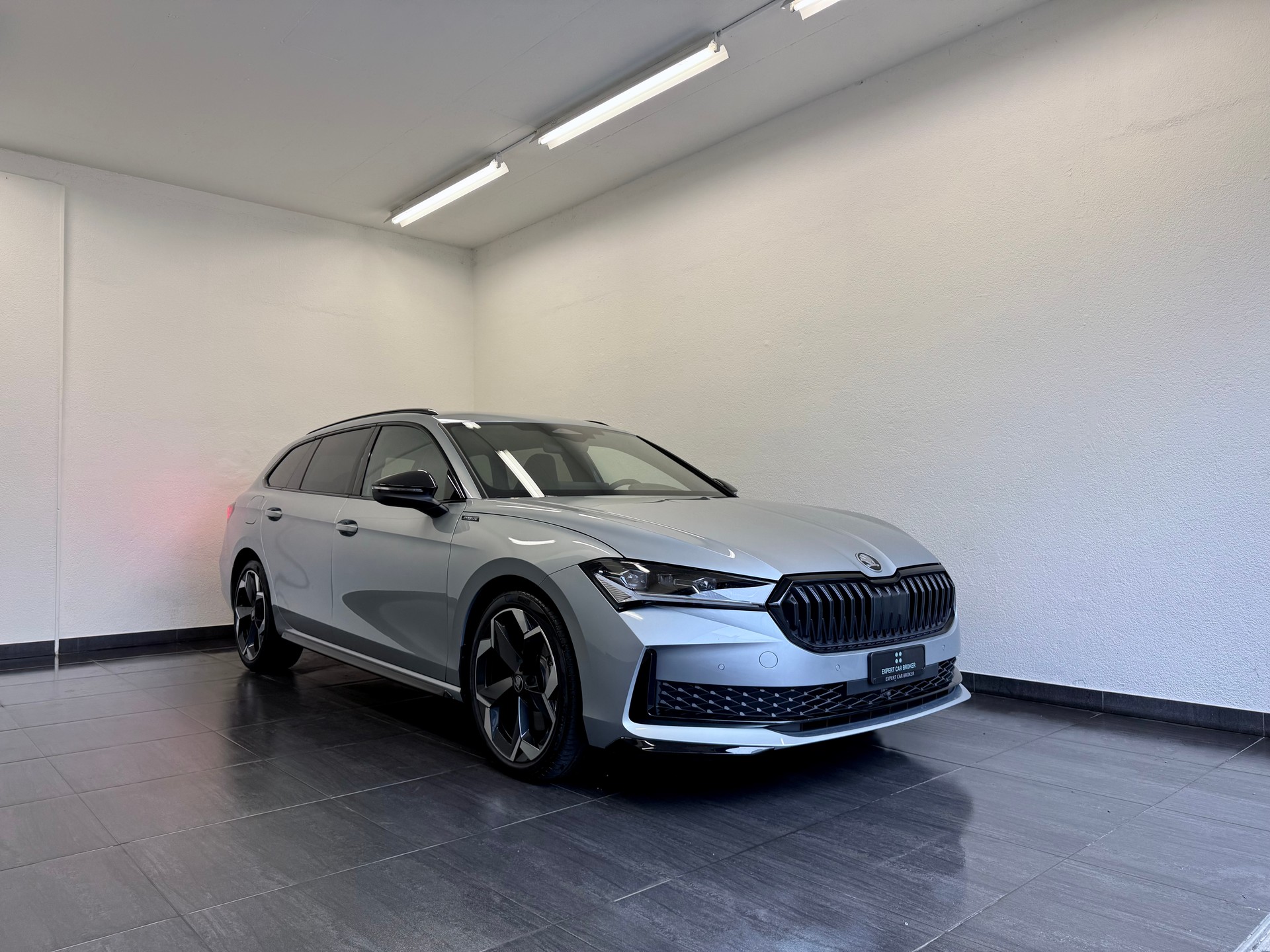 SKODA Superbe Combi Sportline 2.0 TDI 4x4 DSG - 2