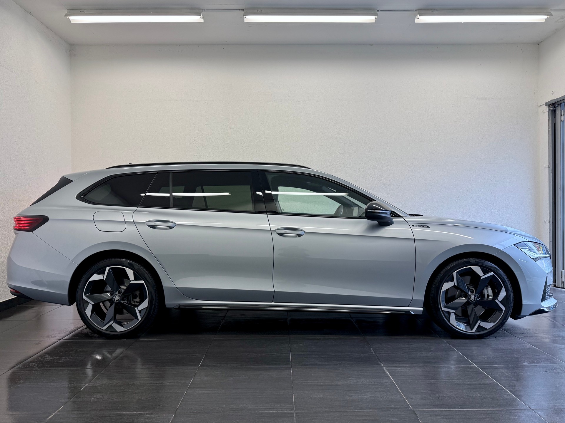 SKODA Superbe Combi Sportline 2.0 TDI 4x4 DSG - 3