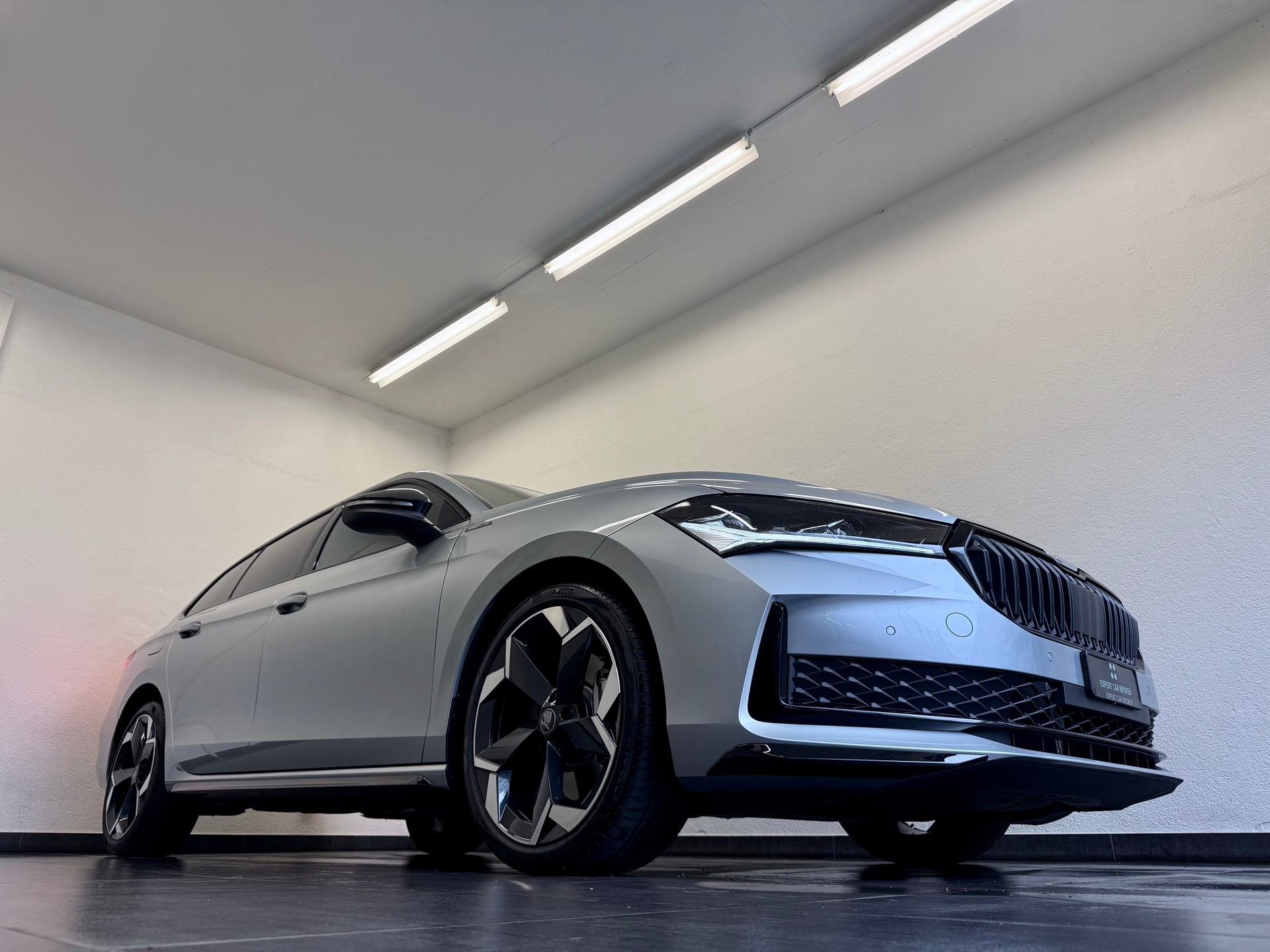 SKODA Superbe Combi Sportline 2.0 TDI 4x4 DSG - 4