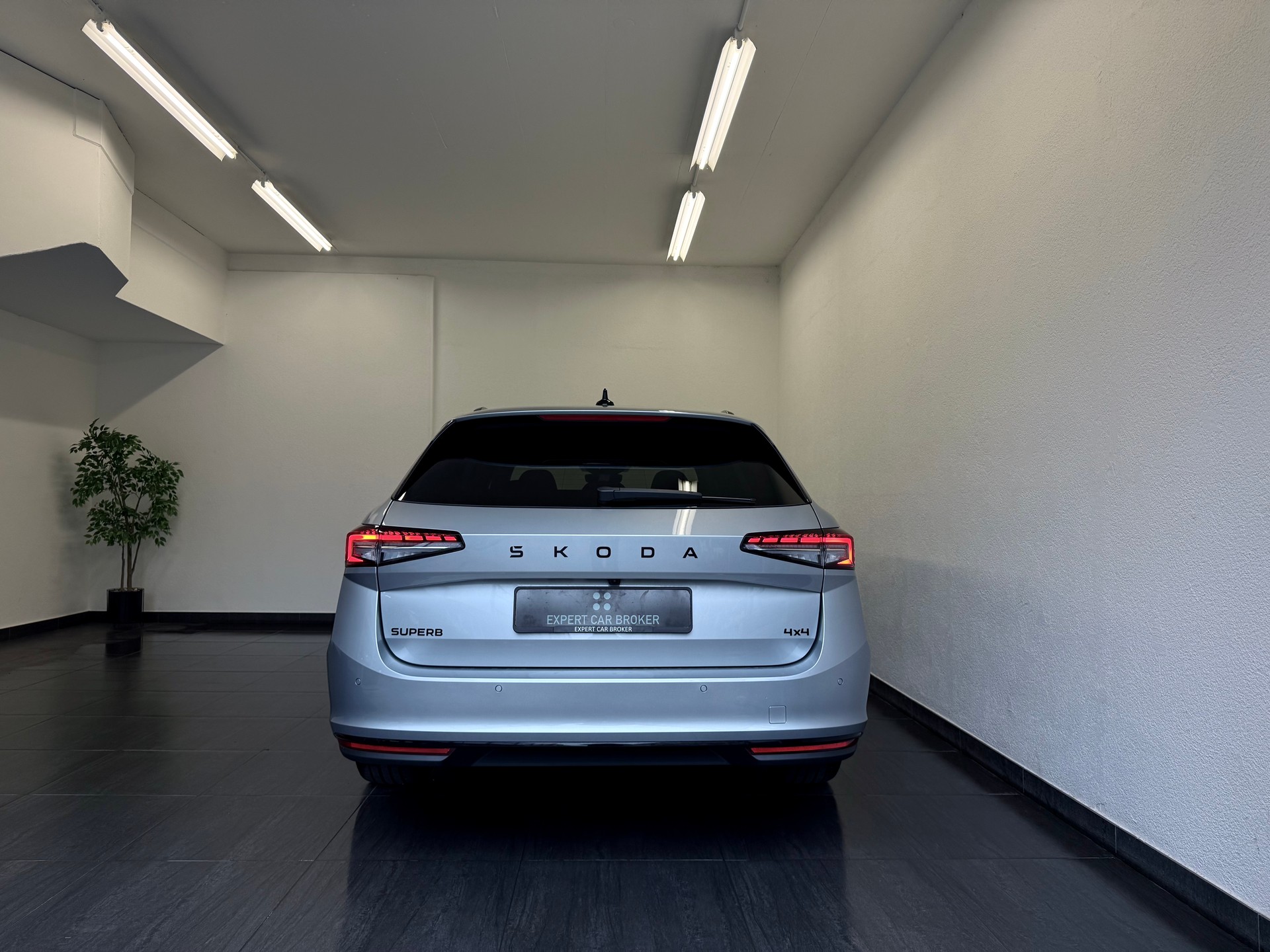 SKODA Superbe Combi Sportline 2.0 TDI 4x4 DSG - 12