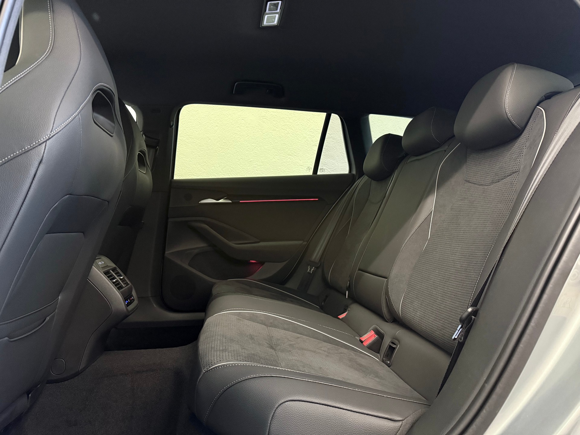 SKODA Superbe Combi Sportline 2.0 TDI 4x4 DSG - 24