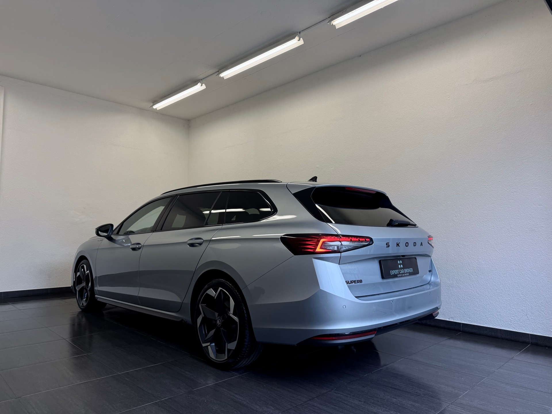 SKODA Superbe Combi Sportline 2.0 TDI 4x4 DSG - 10