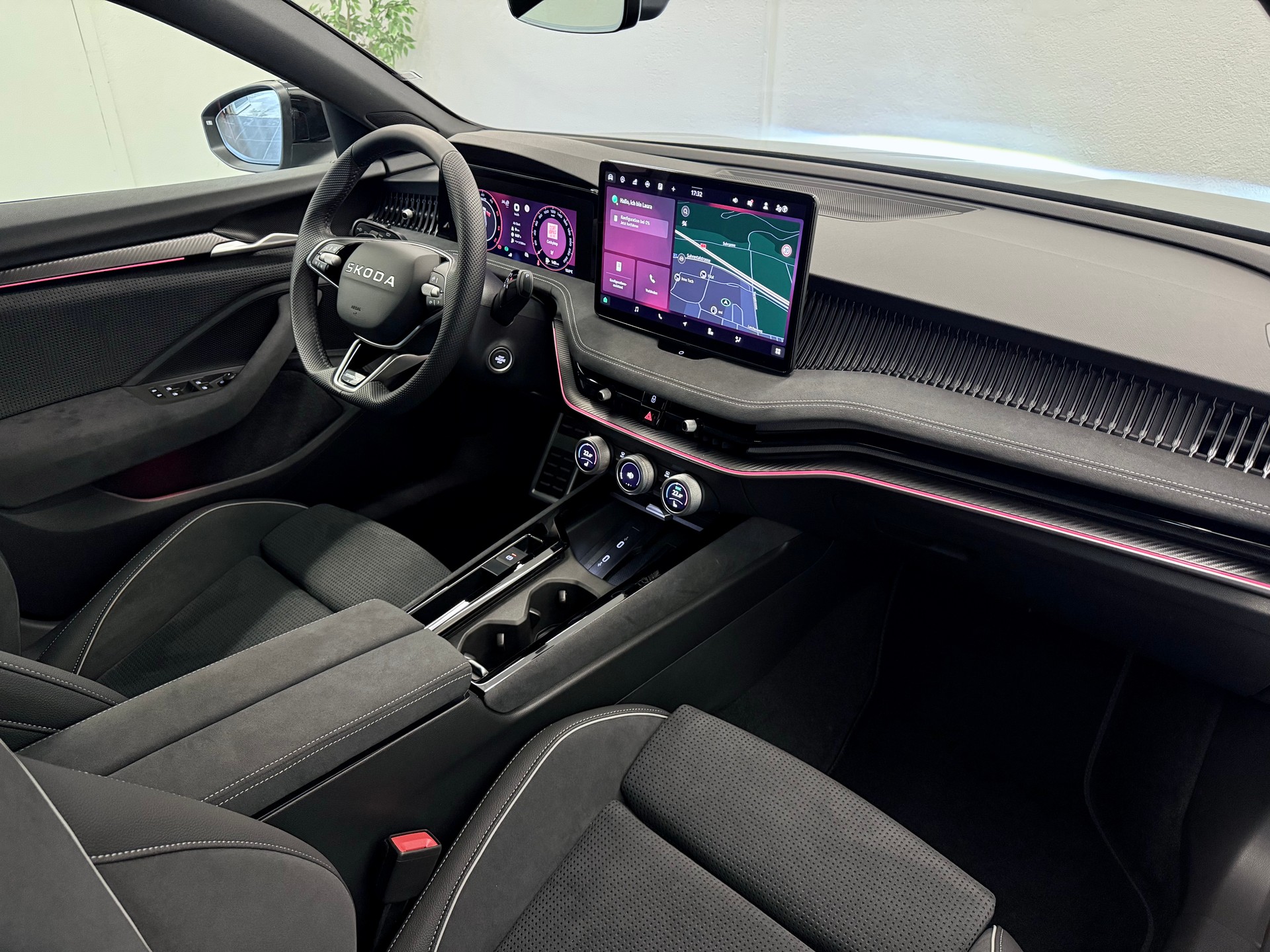 SKODA Superbe Combi Sportline 2.0 TDI 4x4 DSG - 19
