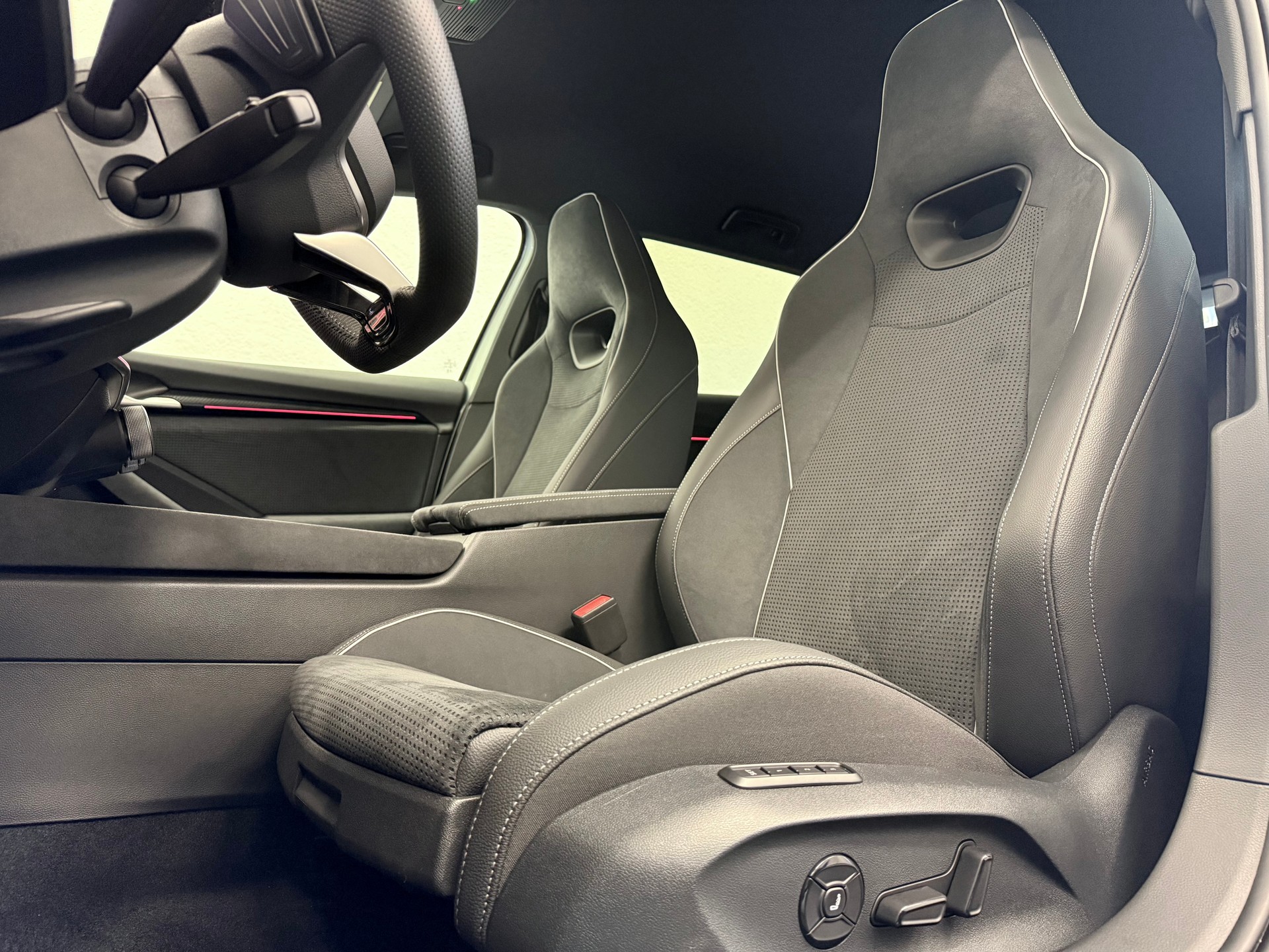 SKODA Superbe Combi Sportline 2.0 TDI 4x4 DSG - 21