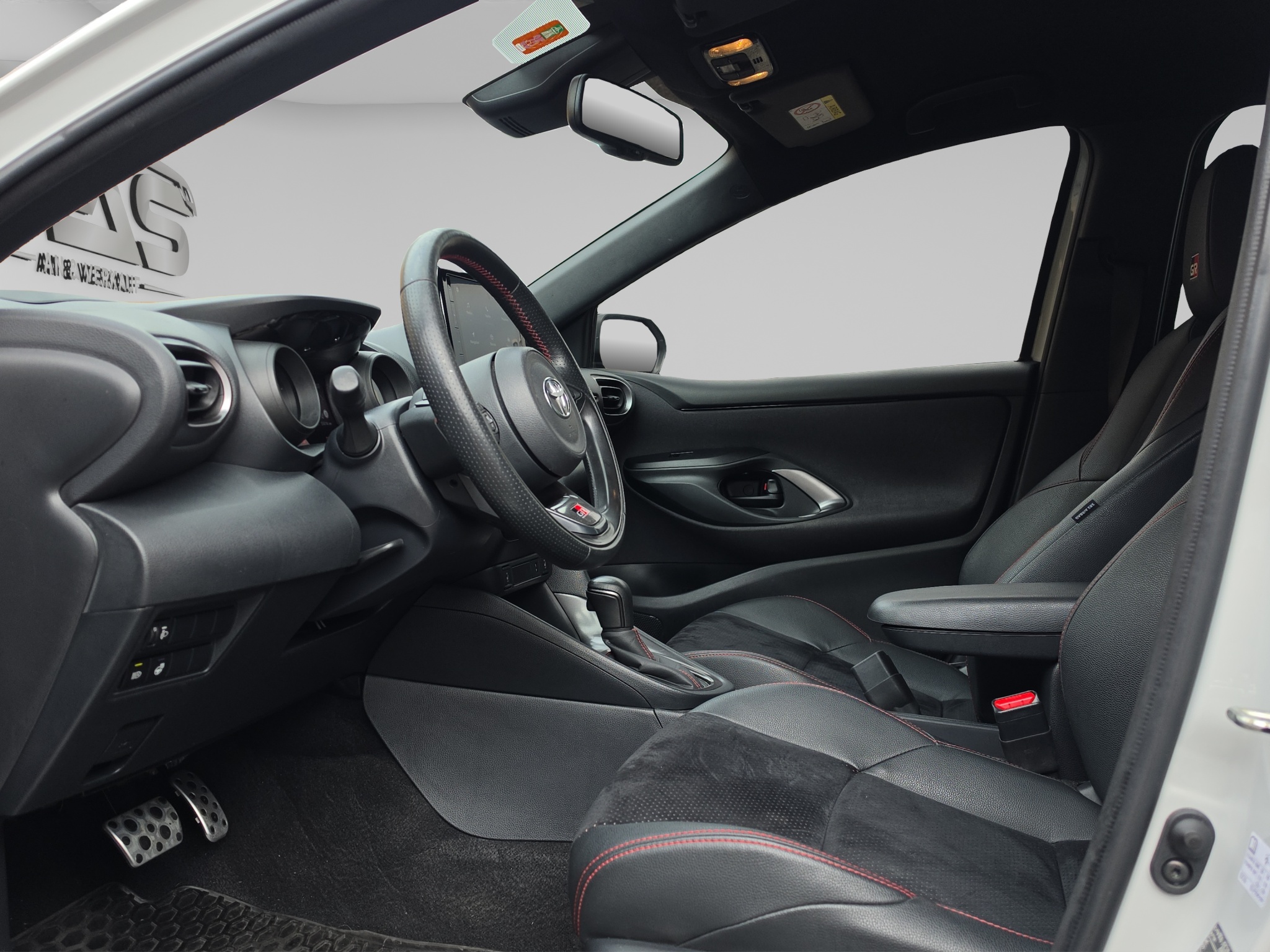 TOYOTA YARIS 9