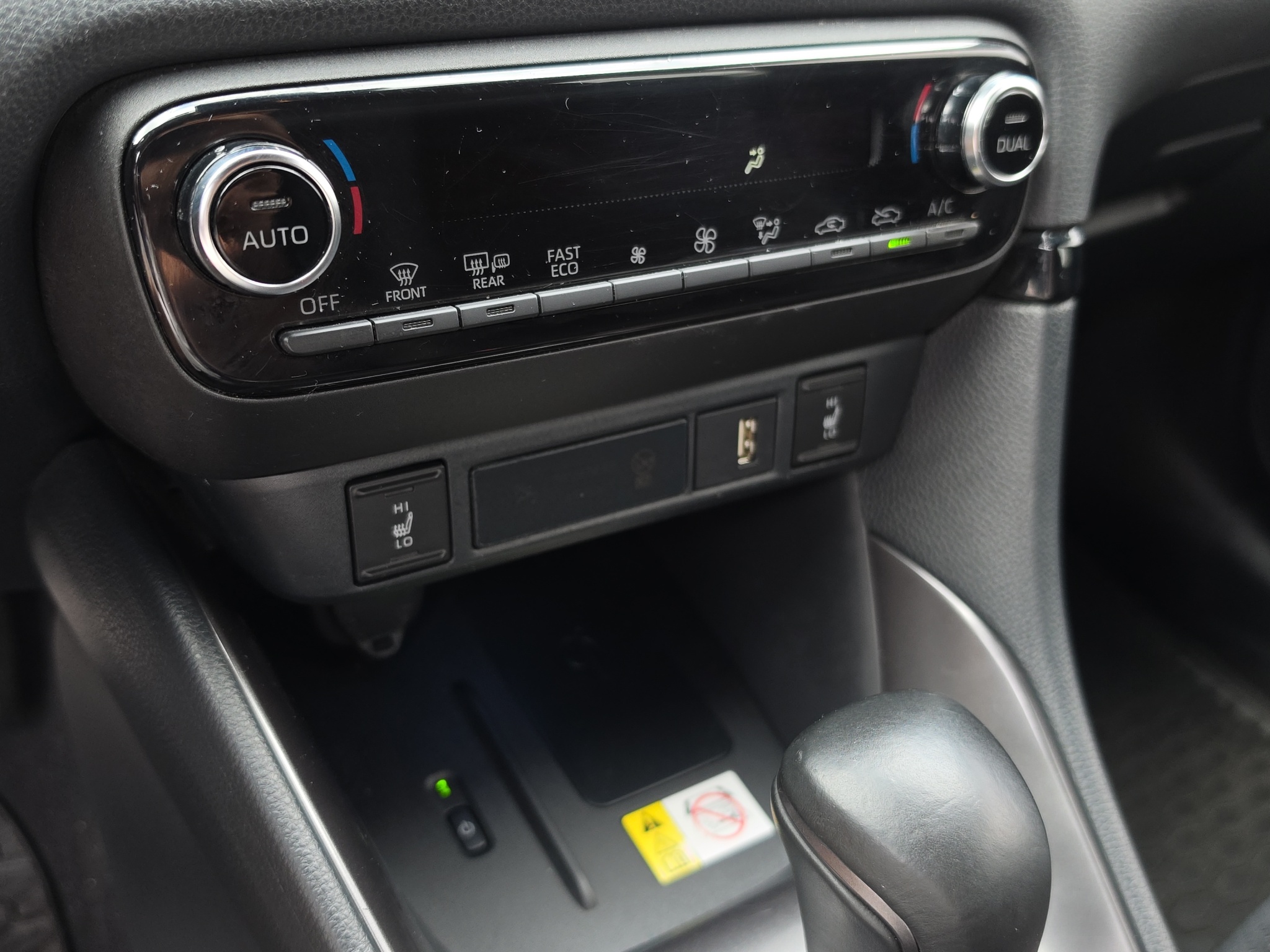 TOYOTA YARIS 12