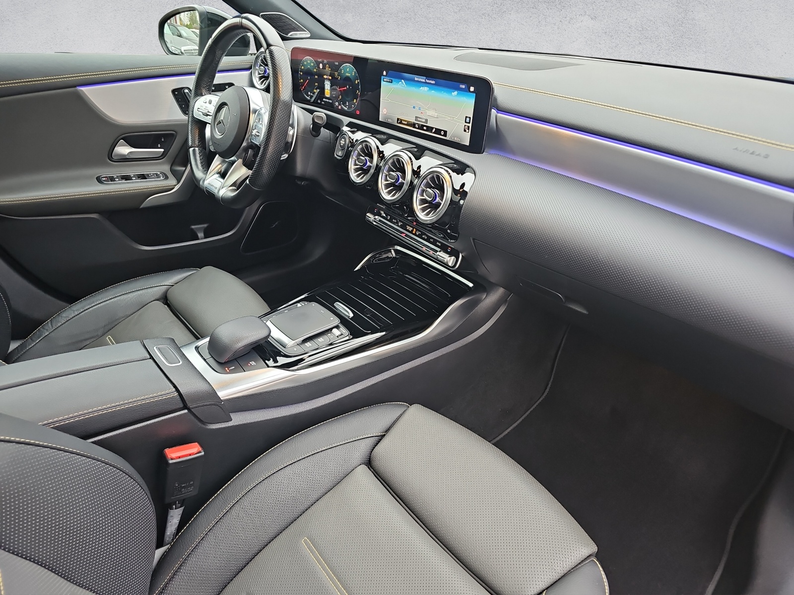 MERCEDES-BENZ A 45 S AMG 4Matic+ Speedshift - 11