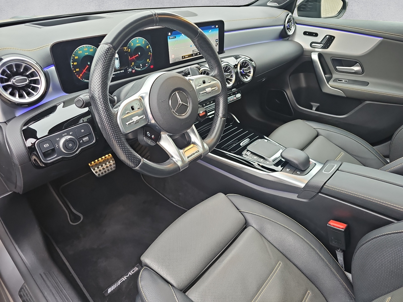 MERCEDES-BENZ A 45 S AMG 4Matic+ Speedshift - 10