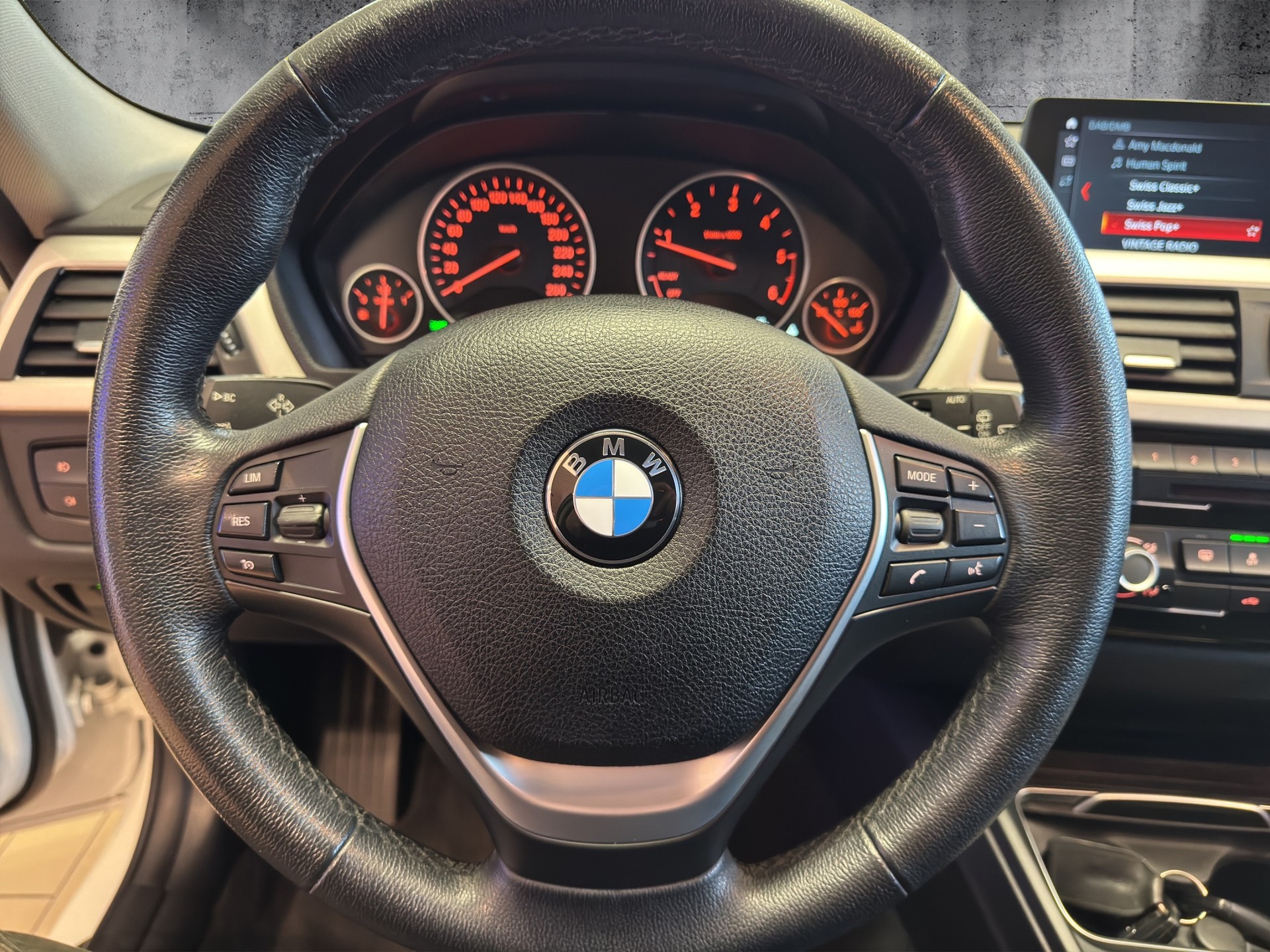 BMW 320d xDrive Touring Steptronic - 10