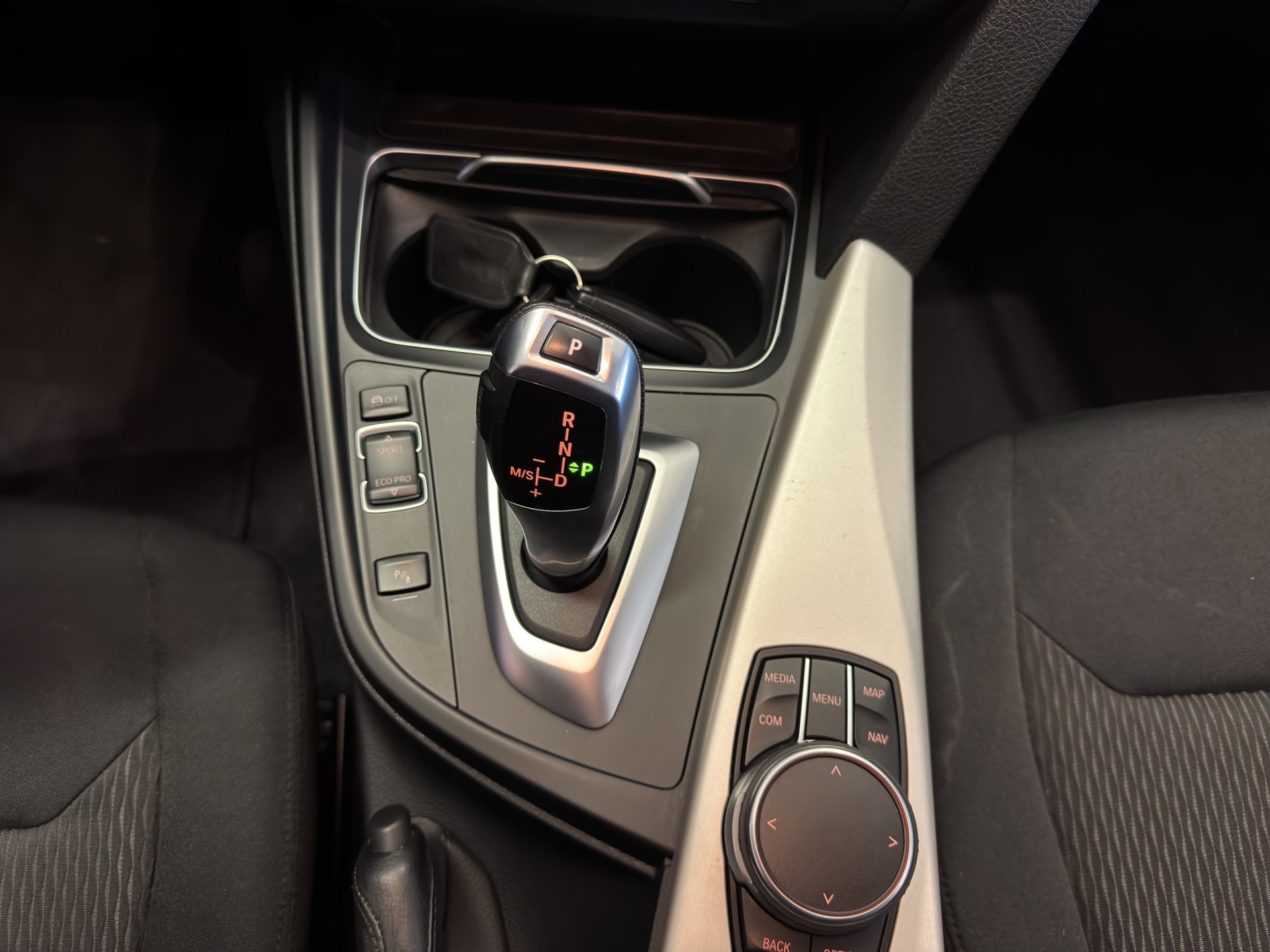 BMW 320d xDrive Touring Steptronic - 14