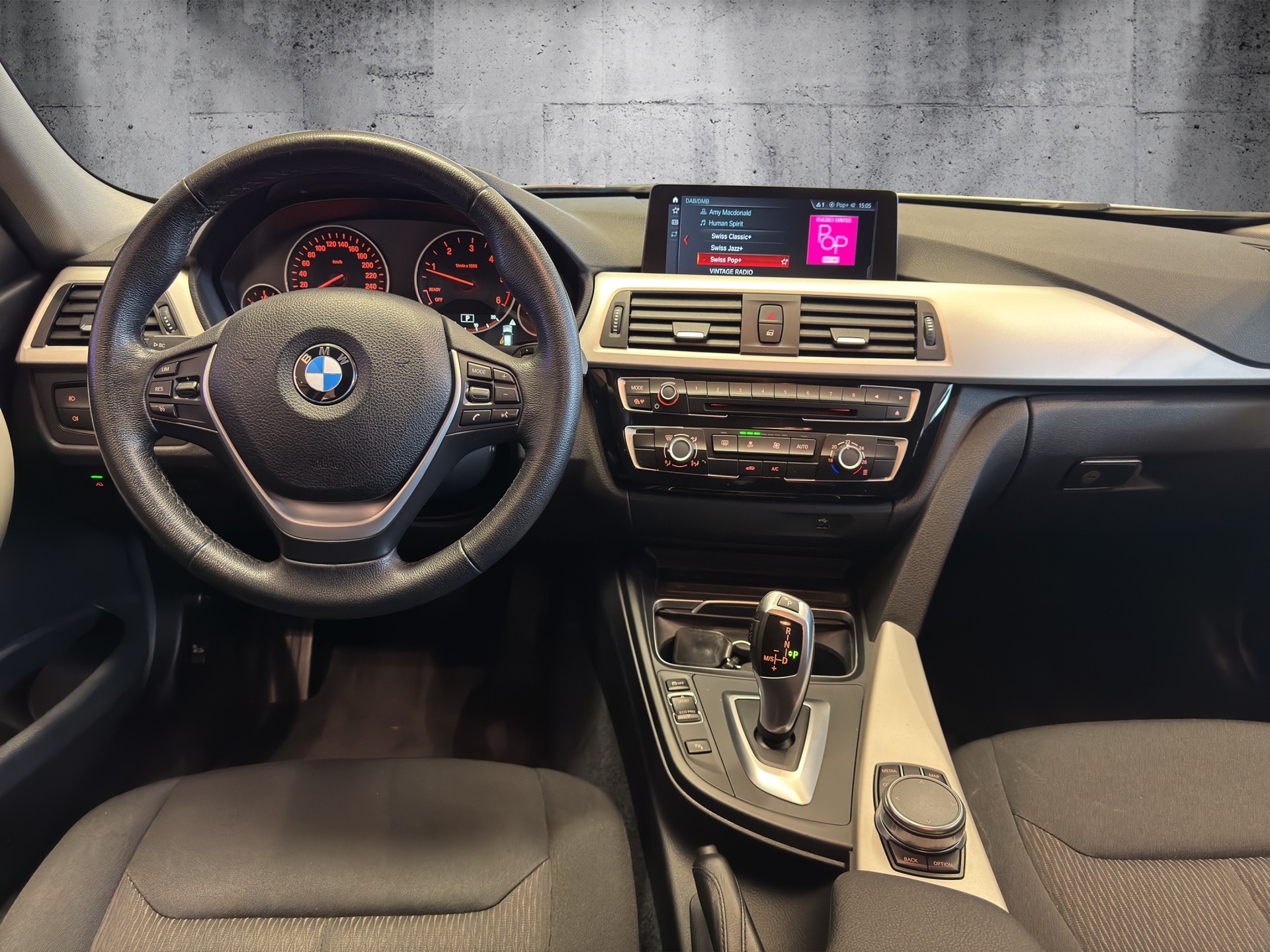 BMW 320d xDrive Touring Steptronic - 4