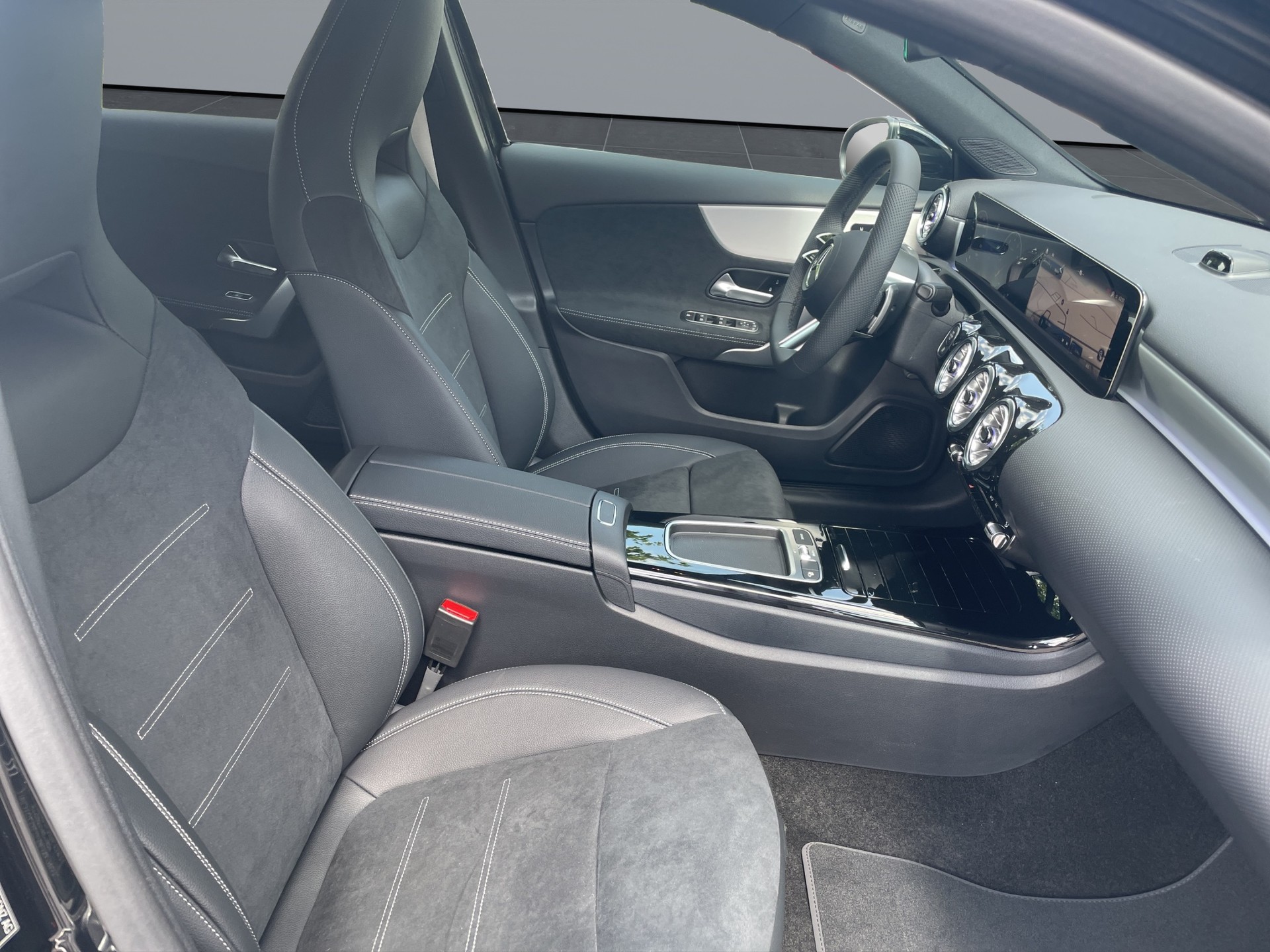 MERCEDES-BENZ A 200 Night Star 7G-DCT - 11