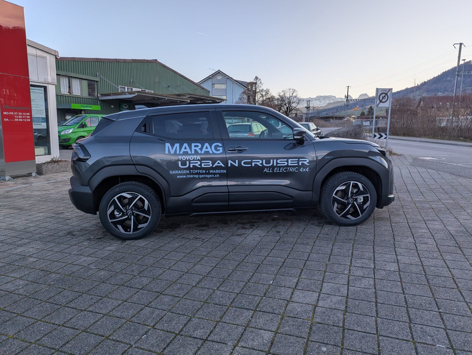 TOYOTA Urban Cruiser 61 kWh Trend AWD - 5