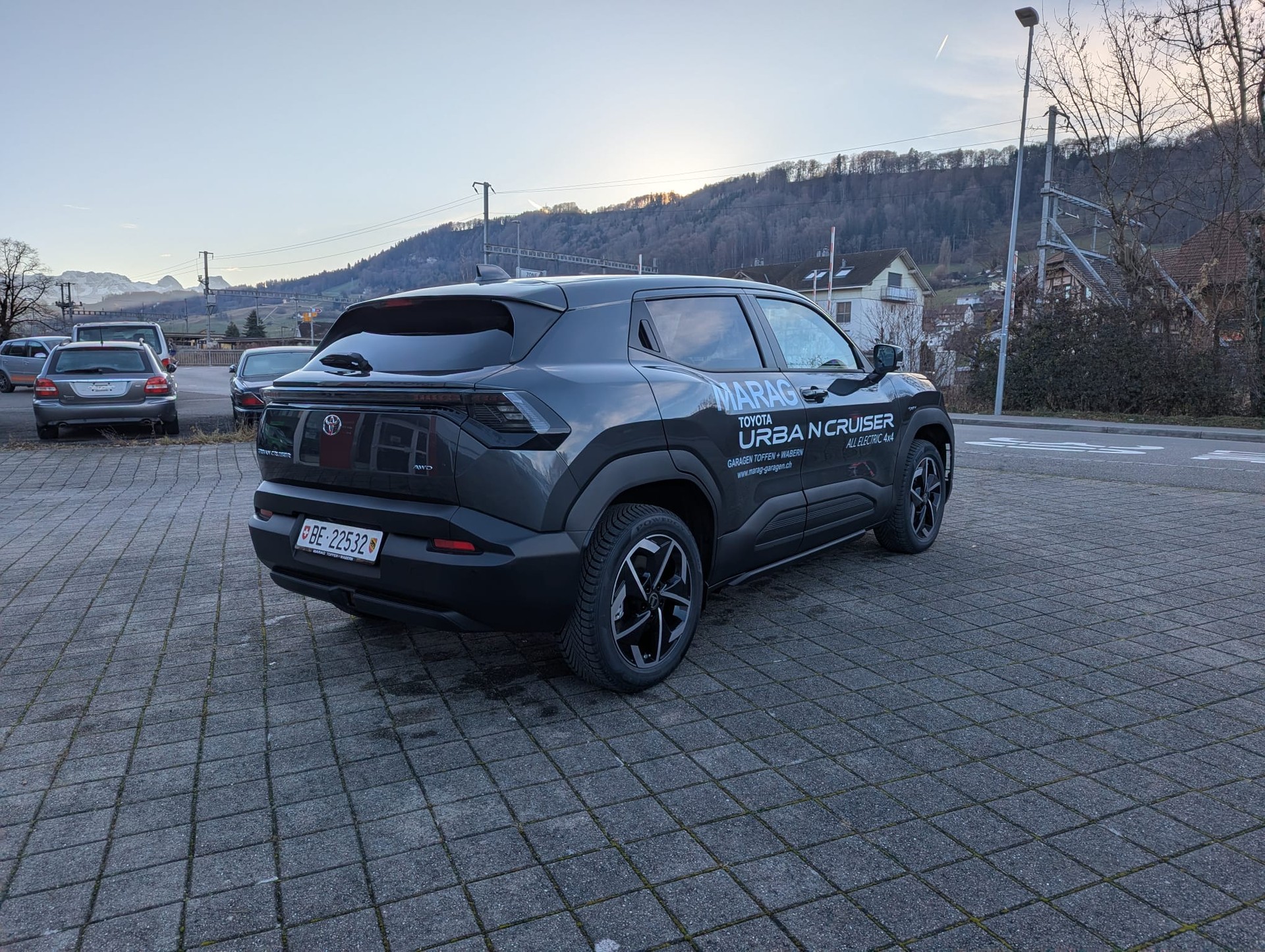 TOYOTA Urban Cruiser 61 kWh Trend AWD - 4