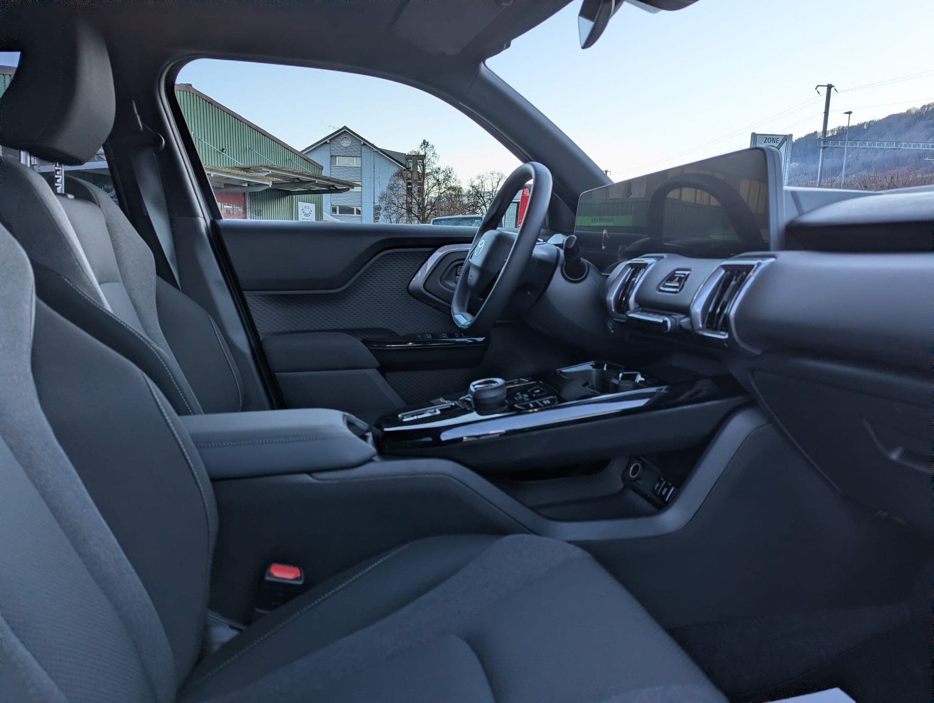 TOYOTA Urban Cruiser 61 kWh Trend AWD - 8