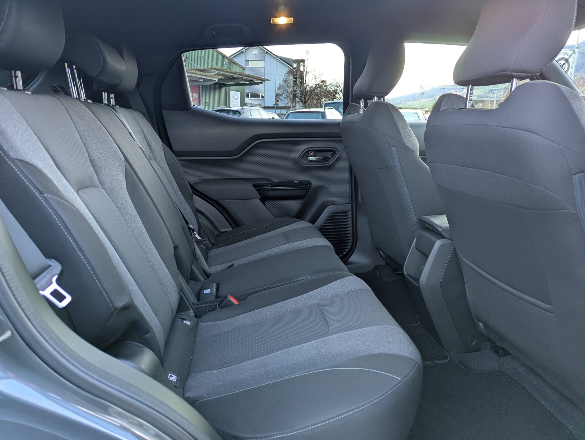 TOYOTA Urban Cruiser 61 kWh Trend AWD - 9