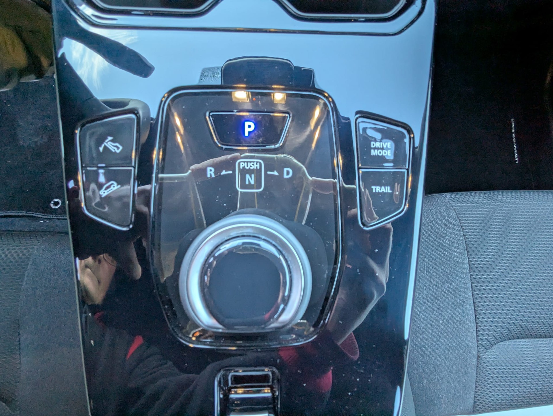 TOYOTA Urban Cruiser 61 kWh Trend AWD - 13