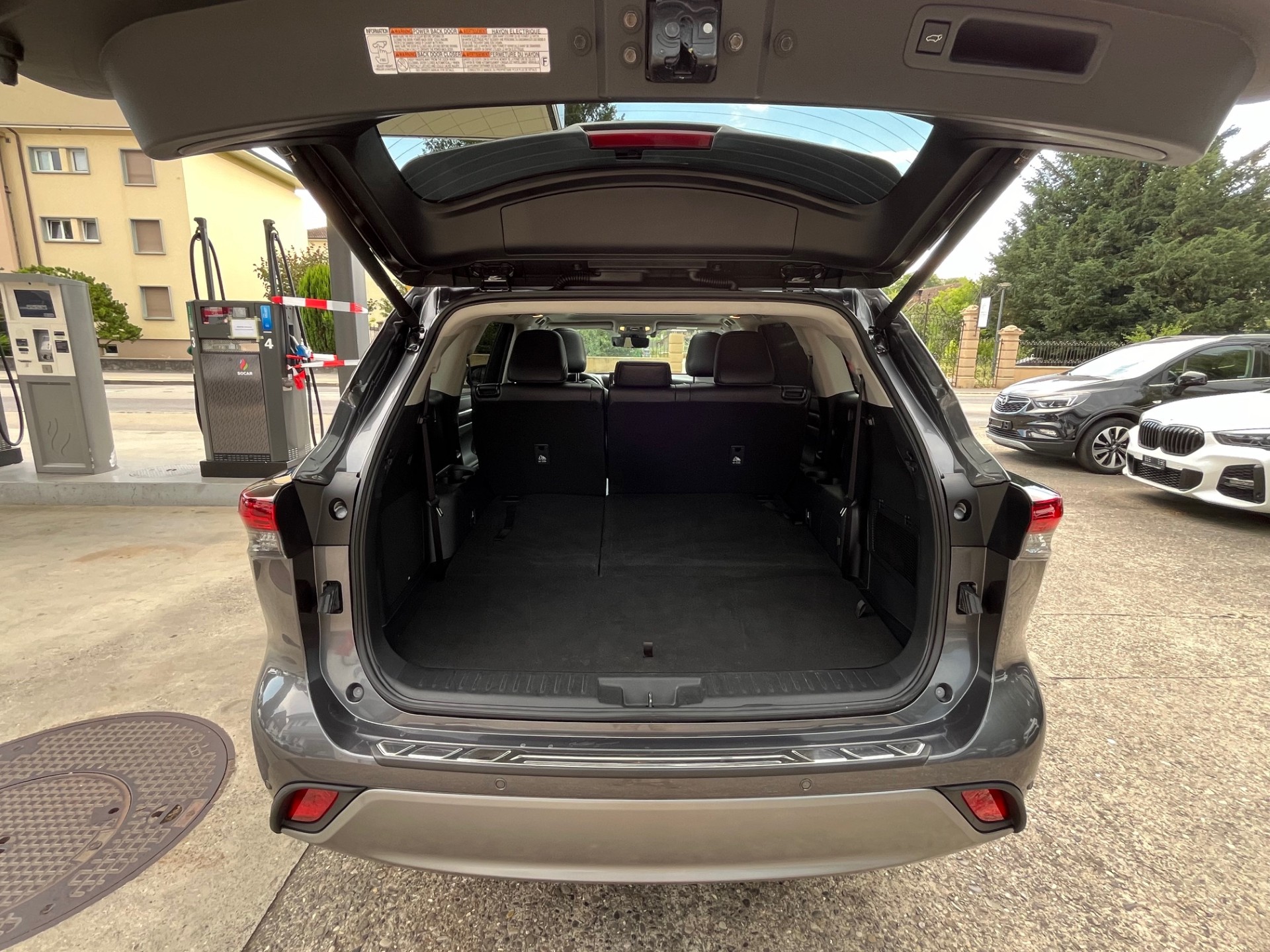 TOYOTA Highlander 2.5 HSD Premium e-CVT - 12