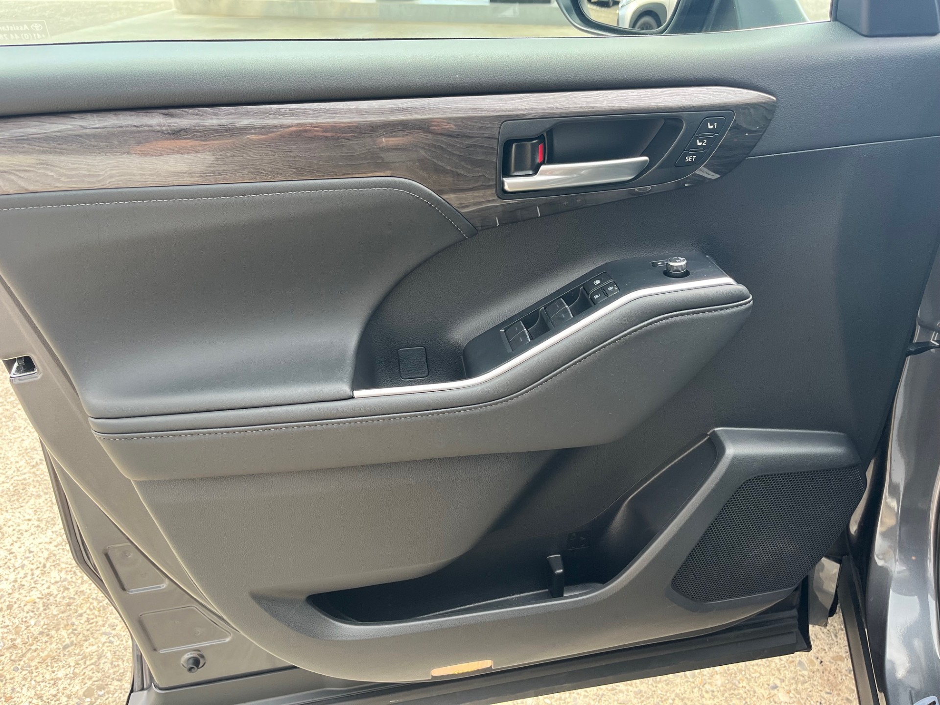 TOYOTA Highlander 2.5 HSD Premium e-CVT - 13