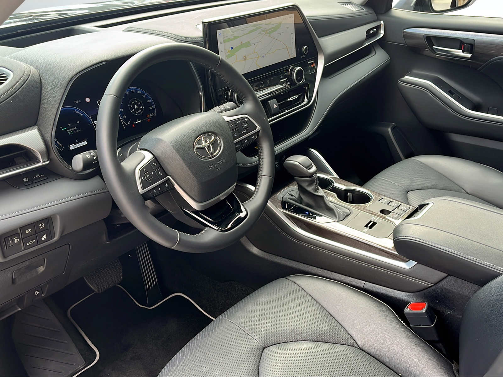 TOYOTA Highlander 2.5 HSD Premium e-CVT - 6