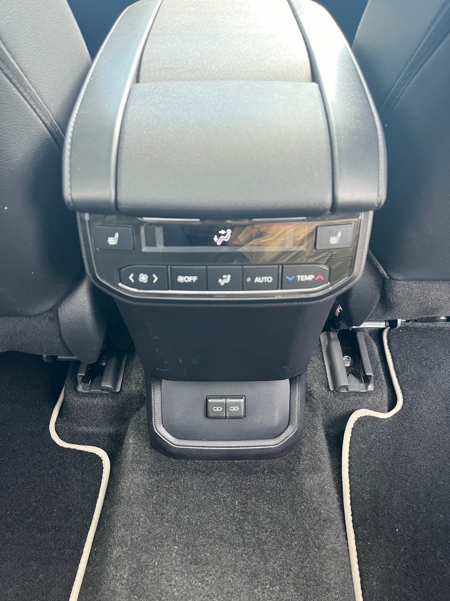 TOYOTA Highlander 2.5 HSD Premium e-CVT - 14