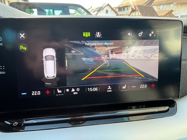 SKODA Octavia Combi 2.0 TDI Style 4x4 DSG - 9
