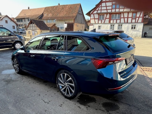 SKODA Octavia Combi 2.0 TDI Style 4x4 DSG - 4