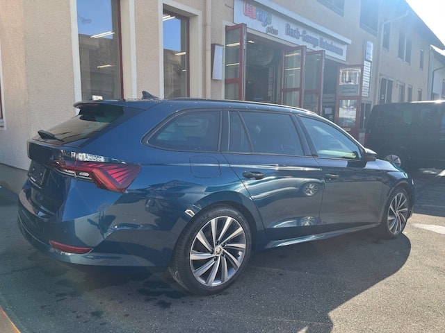 SKODA Octavia Combi 2.0 TDI Style 4x4 DSG - 3