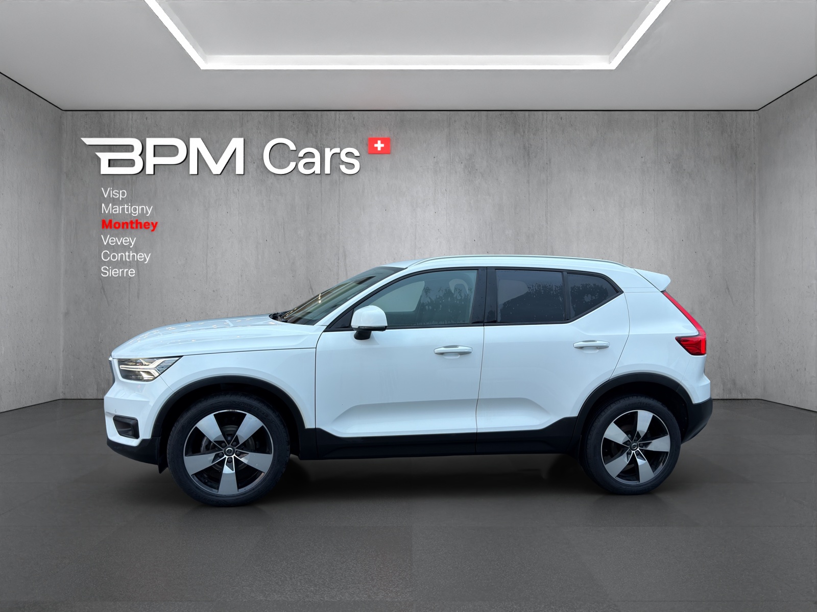 VOLVO XC40 T2 Momentum Geartronic - 8