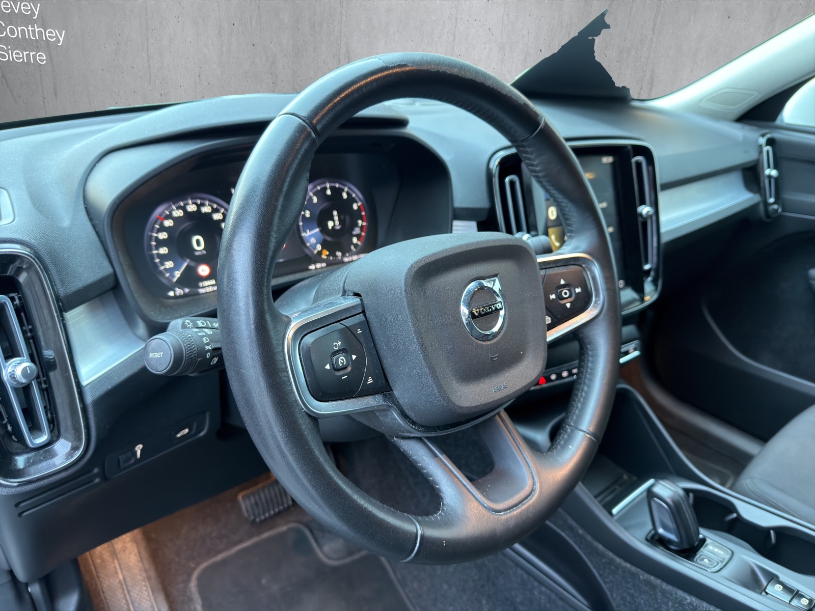 VOLVO XC40 T2 Momentum Geartronic - 12