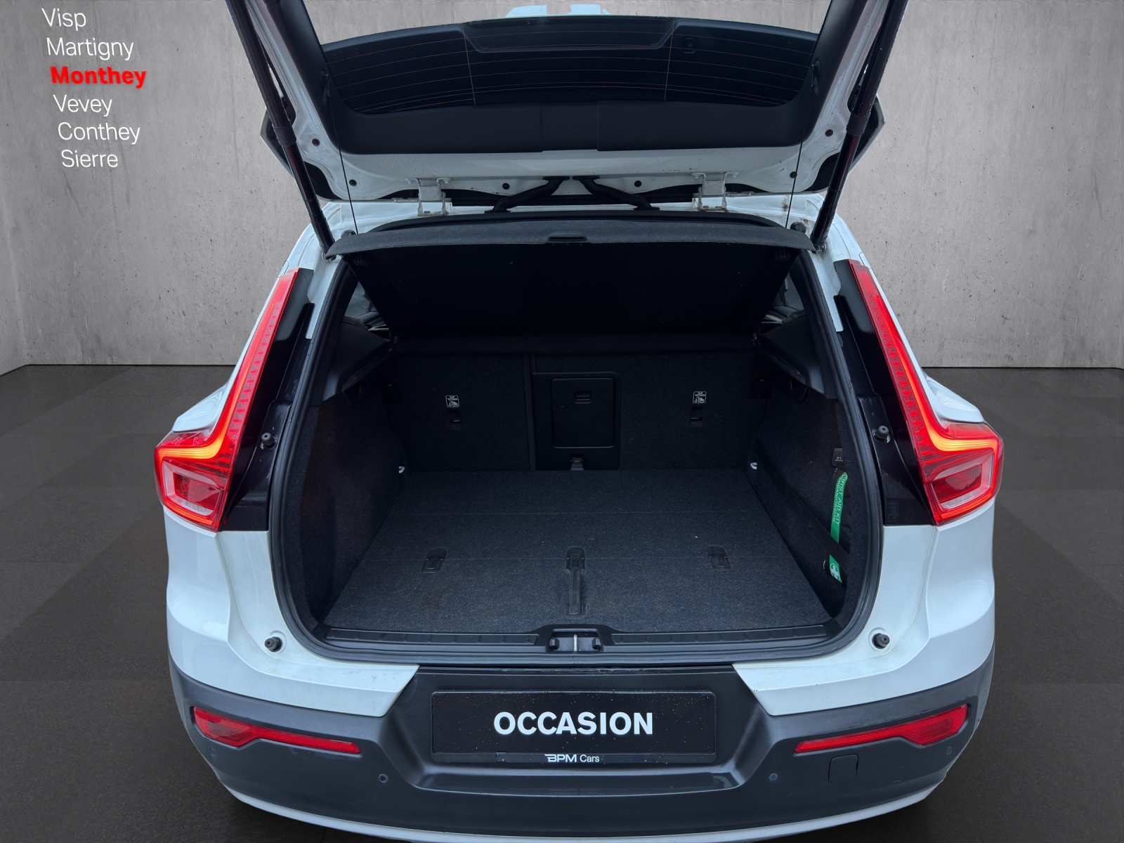 VOLVO XC40 T2 Momentum Geartronic - 16