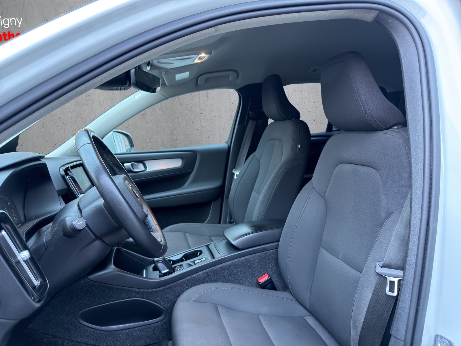 VOLVO XC40 T2 Momentum Geartronic - 10