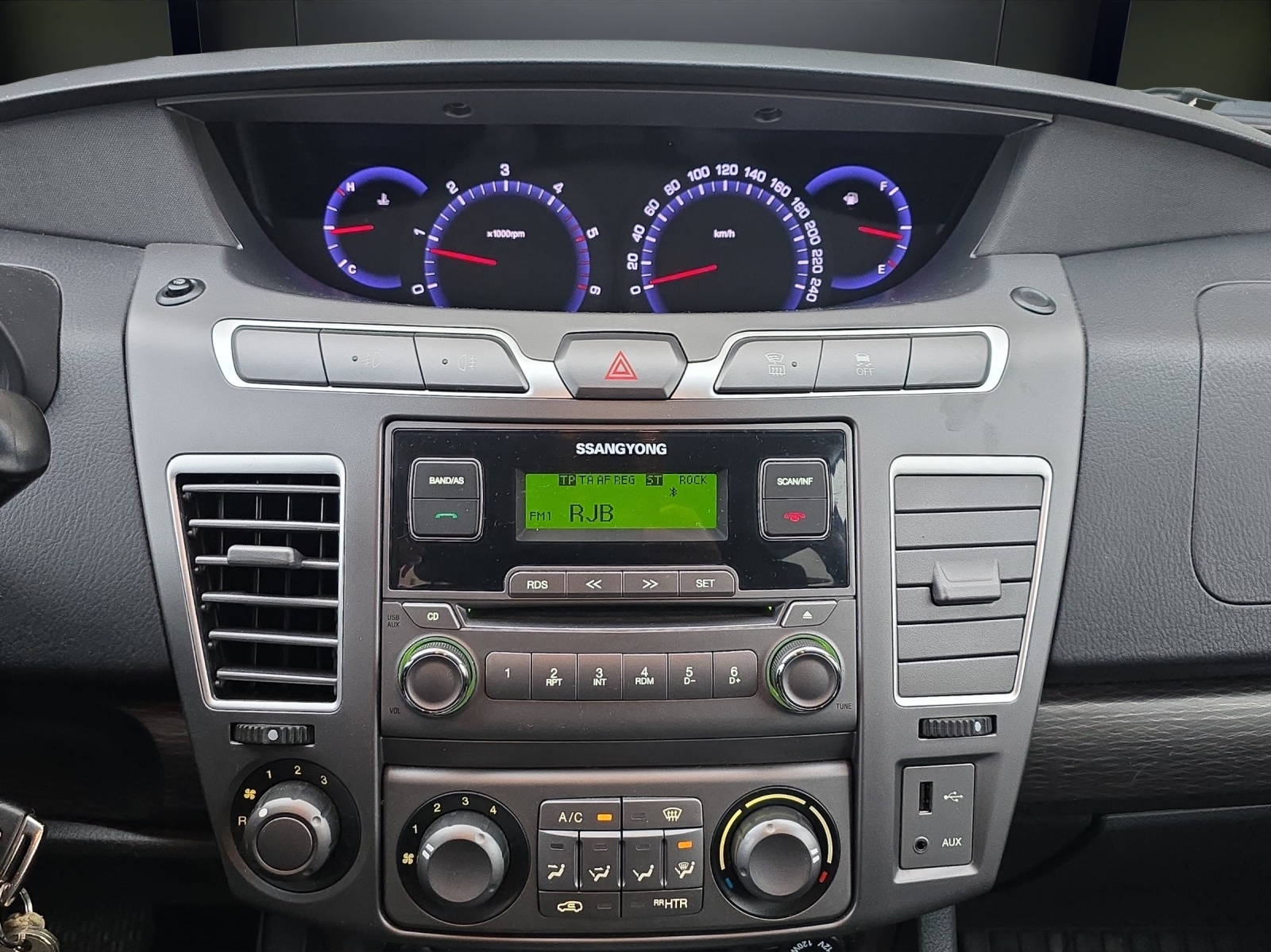 KGM-SsangYong Rodius SV220 e-XDi Turismo 4WD Automatic - 10