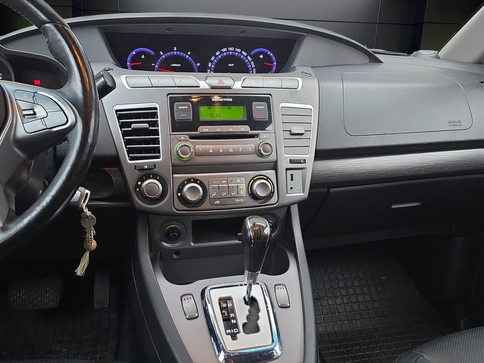 KGM-SsangYong Rodius SV220 e-XDi Turismo 4WD Automatic - 9