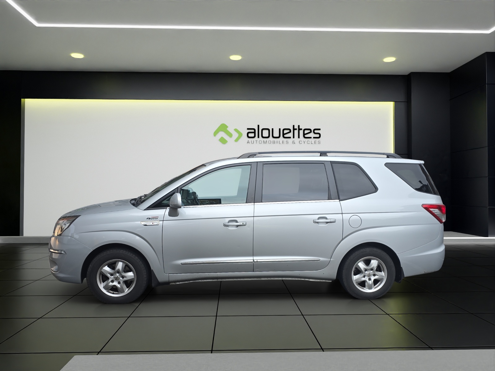 KGM-SsangYong Rodius SV220 e-XDi Turismo 4WD Automatic - 3