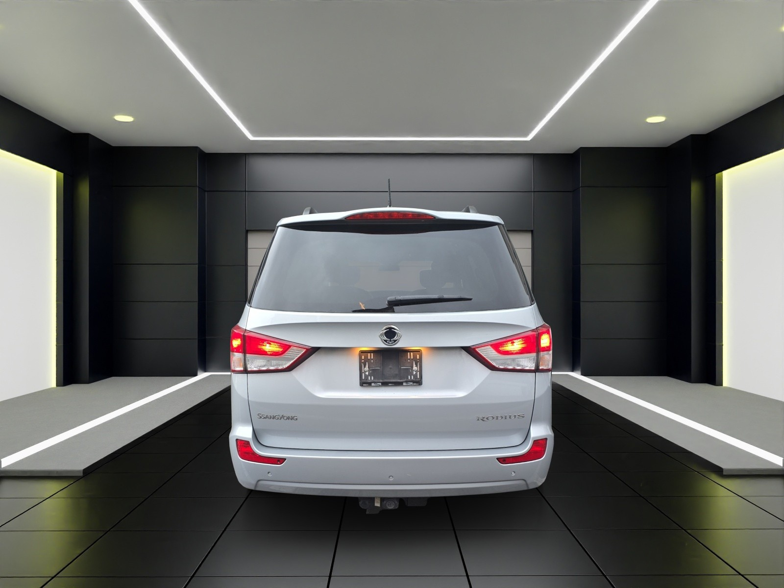 KGM-SsangYong Rodius SV220 e-XDi Turismo 4WD Automatic - 4