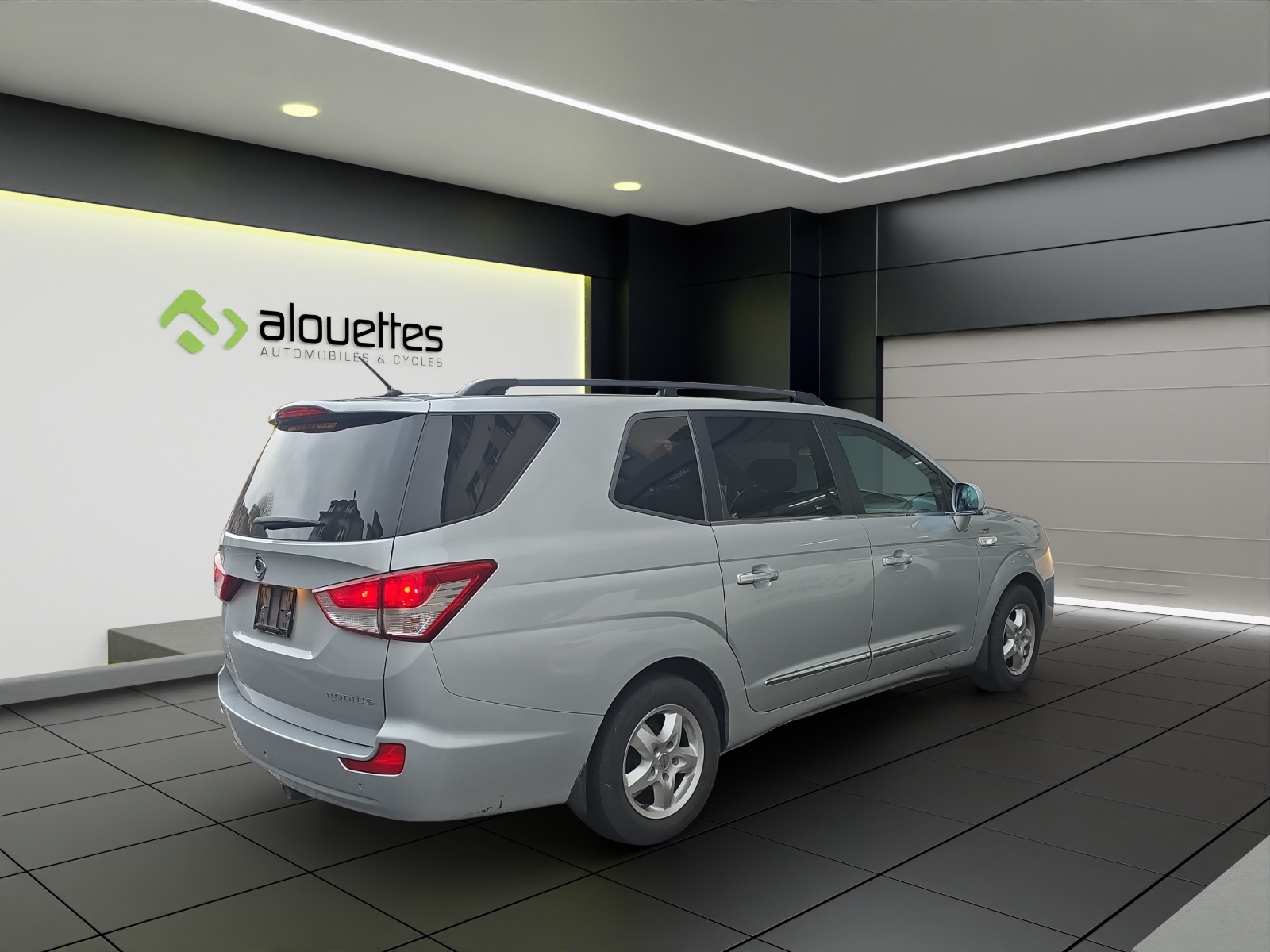 KGM-SsangYong Rodius SV220 e-XDi Turismo 4WD Automatic - 5