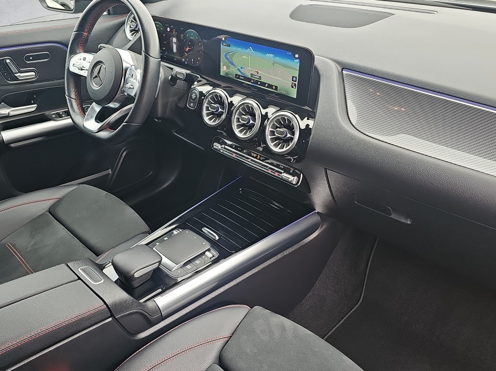 MERCEDES-BENZ GLA 200 4Matic AMG Line 8G-DCT - 10