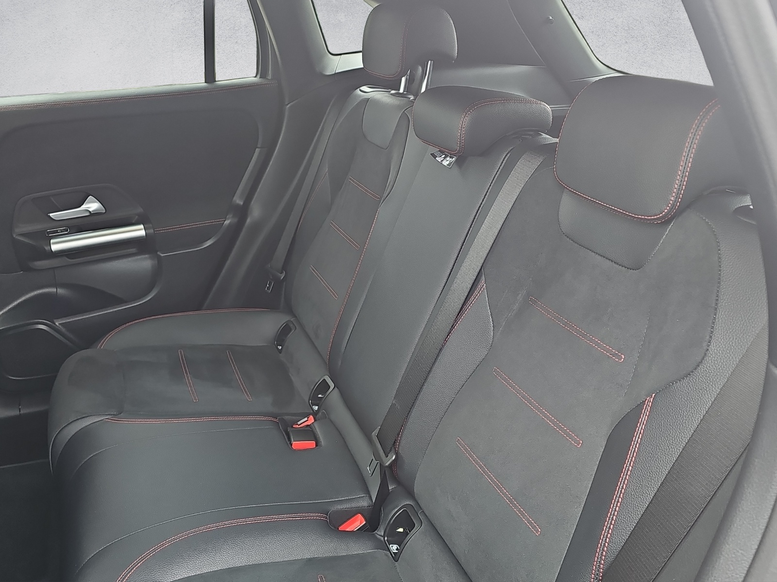 MERCEDES-BENZ GLA 200 4Matic AMG Line 8G-DCT - 16