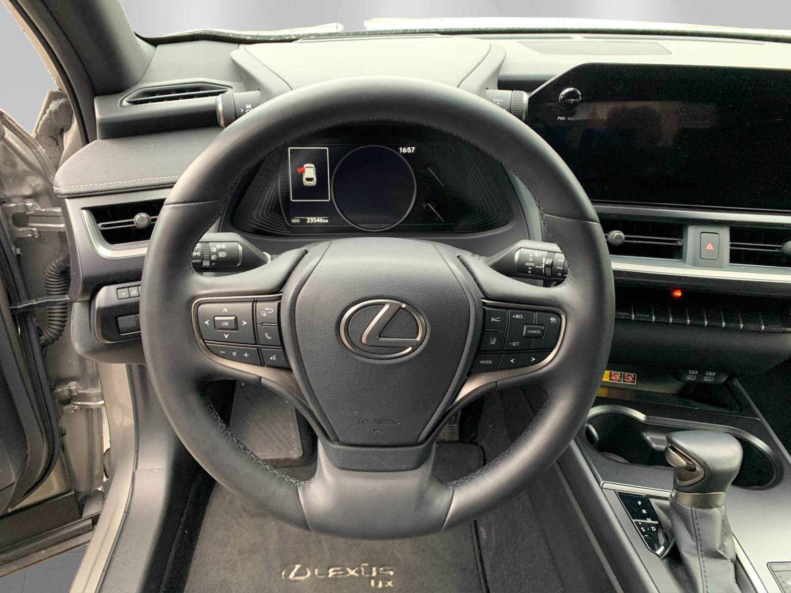 LEXUS UX 250h F-Line - 12