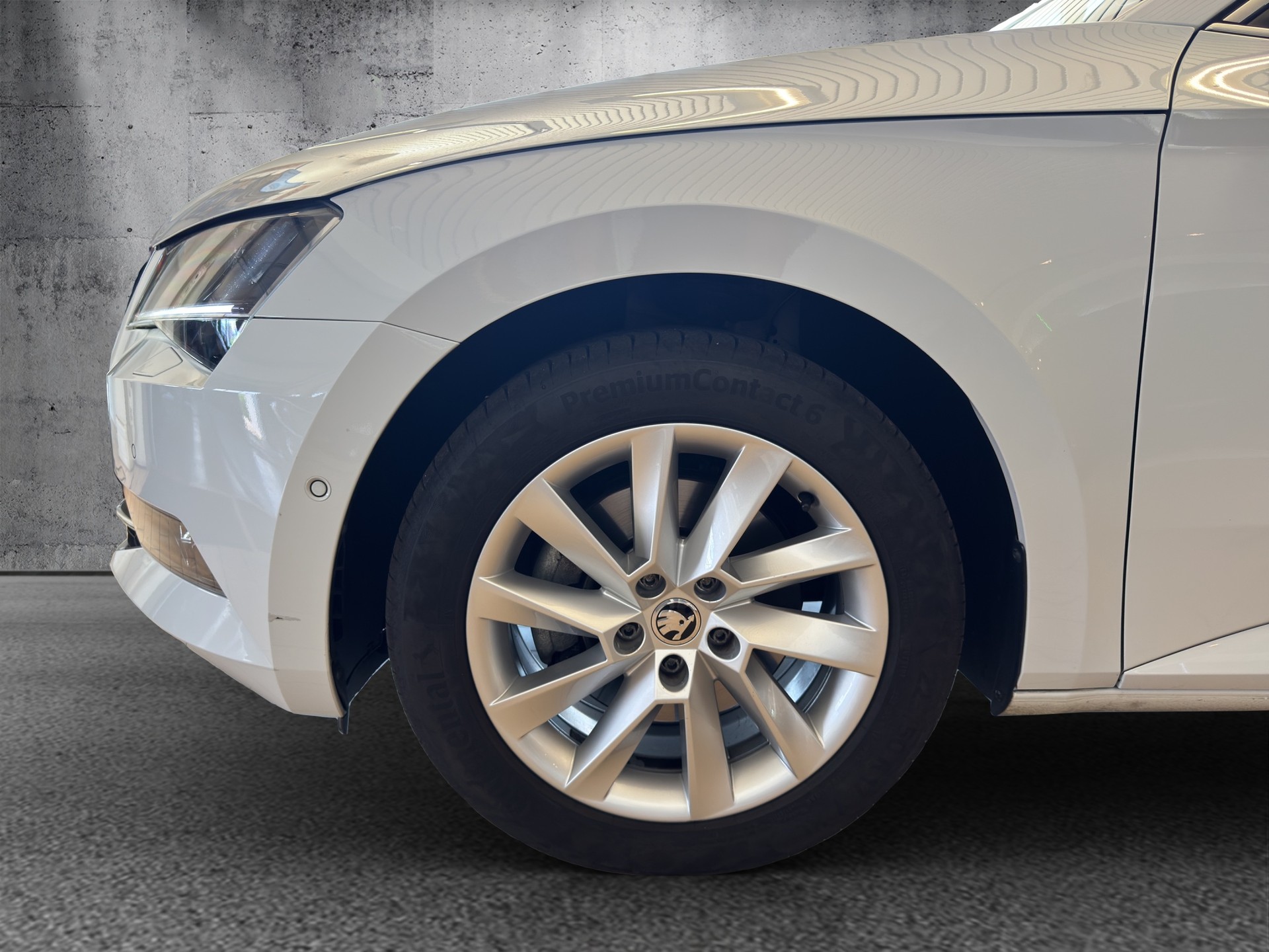 SKODA Superb Combi 2.0 TSI Style DSG - 9