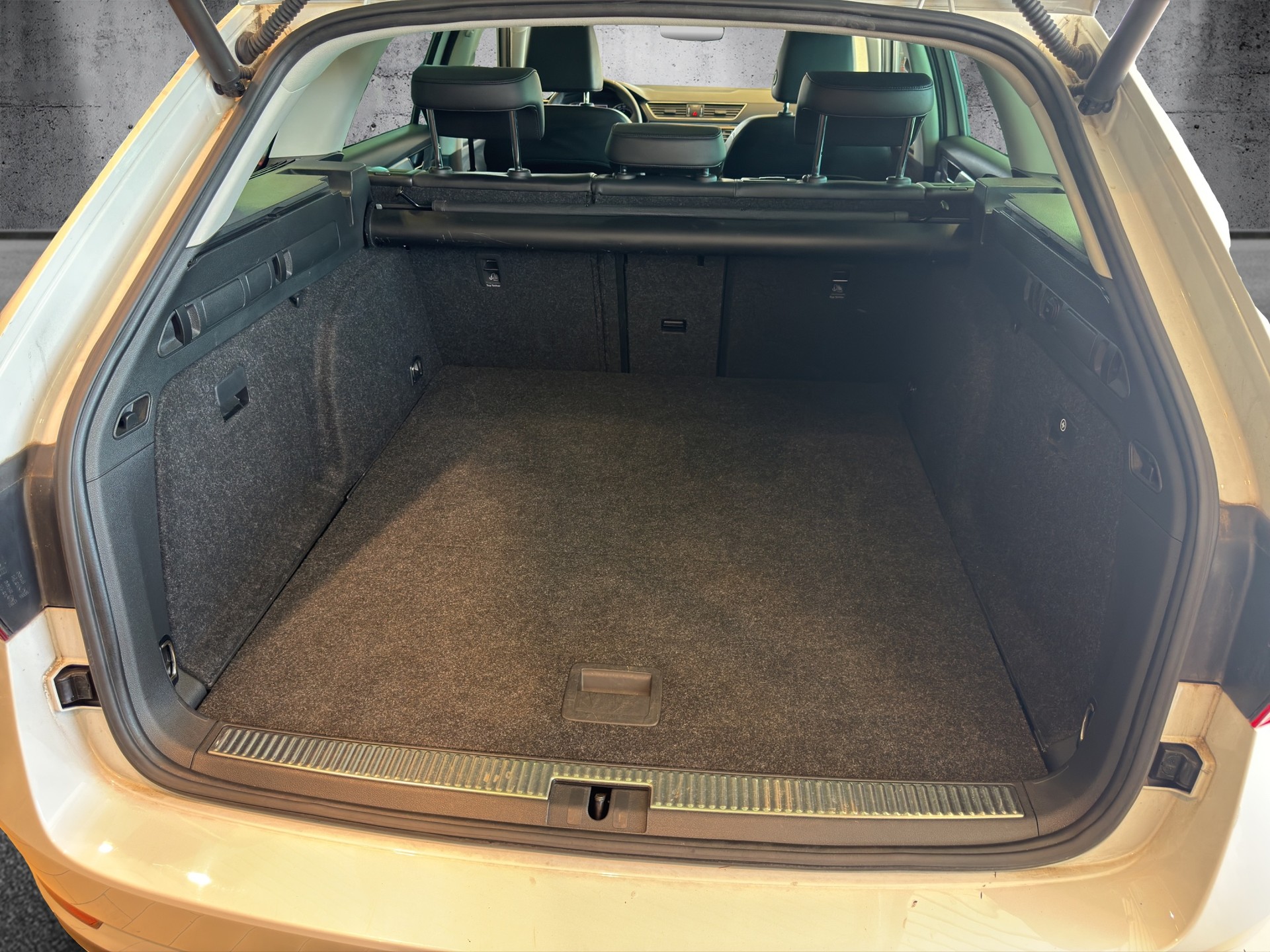 SKODA Superb Combi 2.0 TSI Style DSG - 12