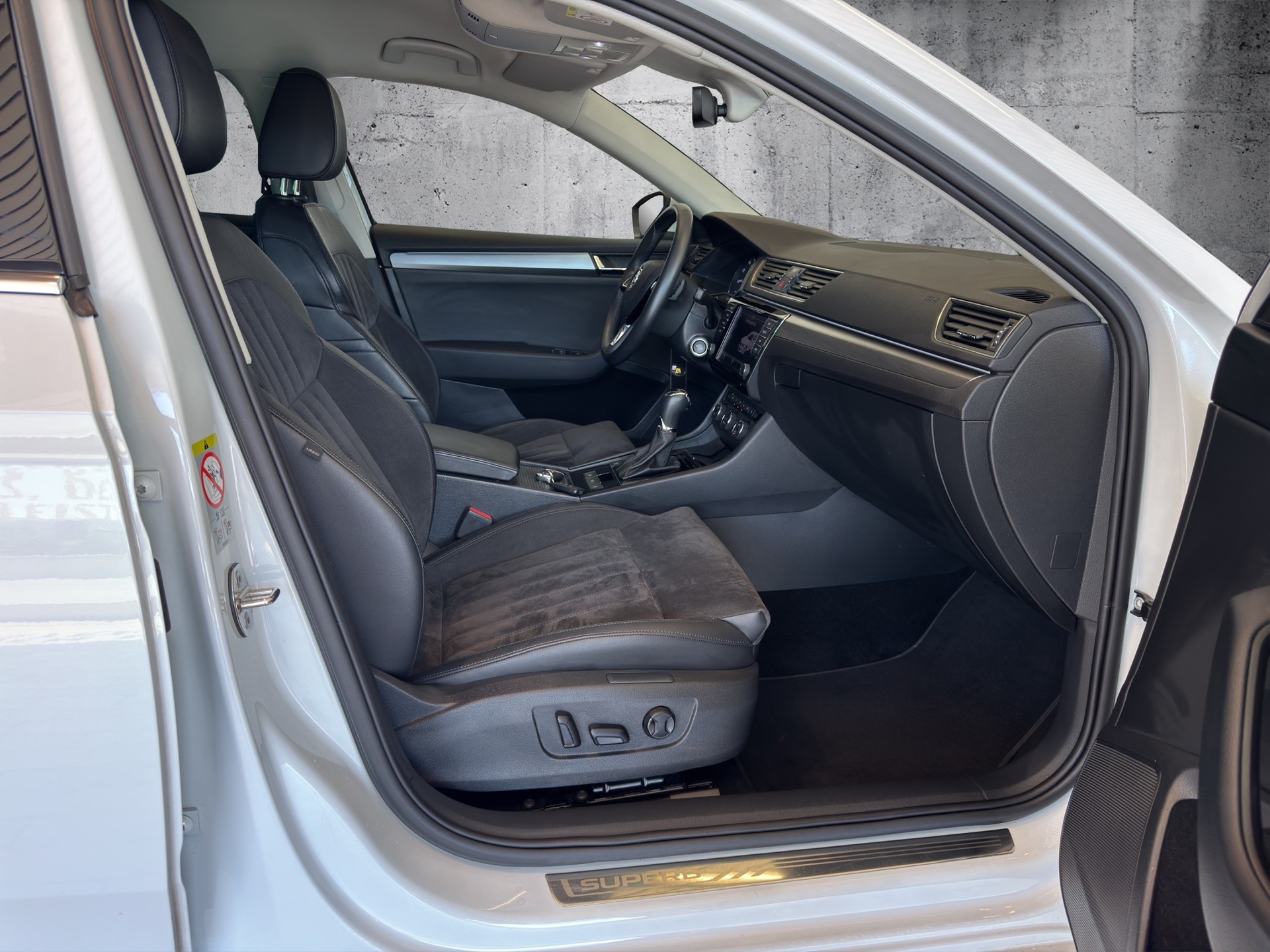 SKODA Superb Combi 2.0 TSI Style DSG - 11
