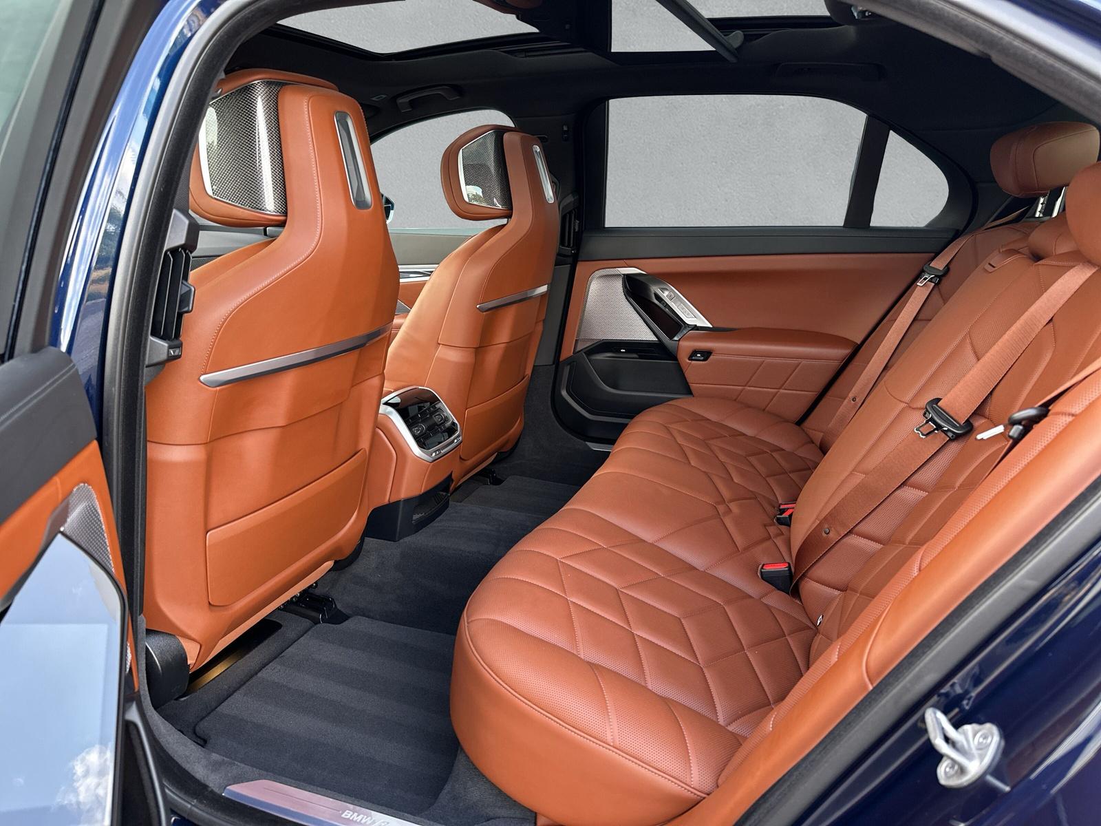BMW i7 xDrive60 (CH) AHK * TansanitBlau Mét * SOH TEST 96% - 17