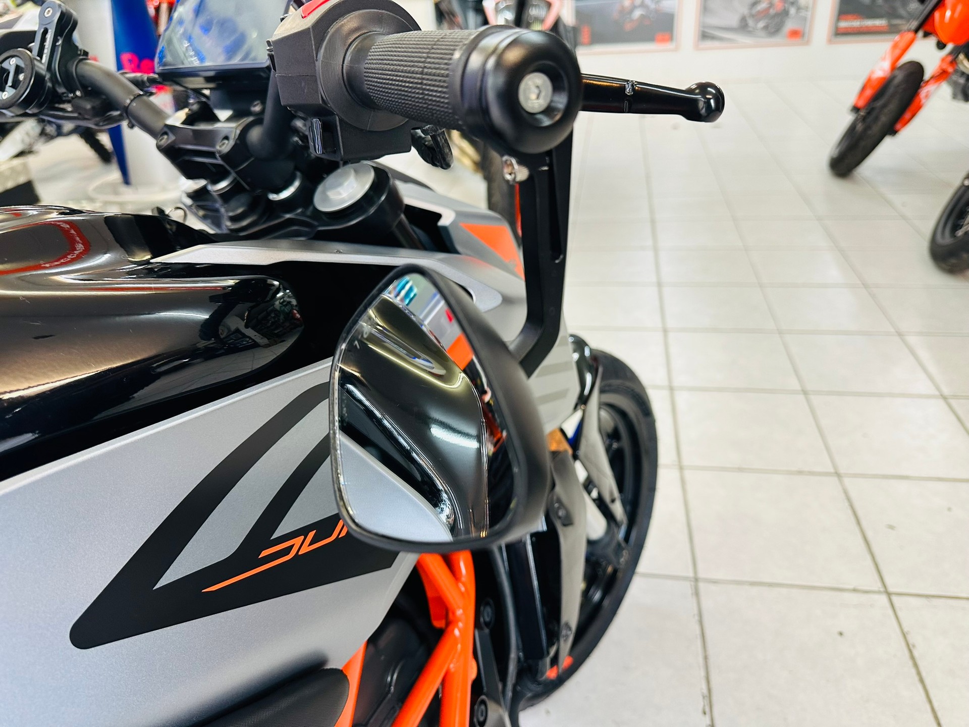 KTM 125 Duke - 4