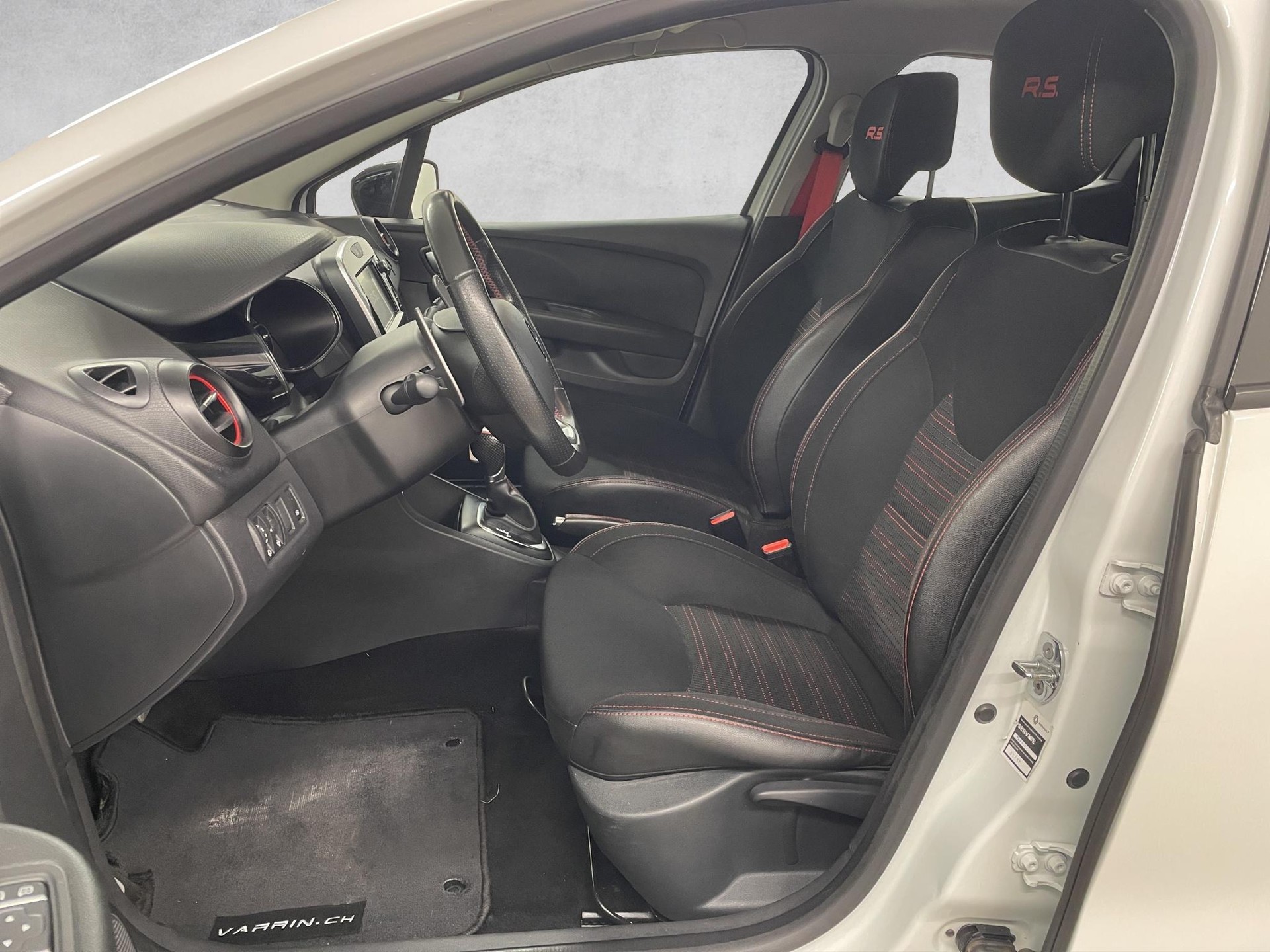 RENAULT Clio 1.6 T RS 200 EDC - 13