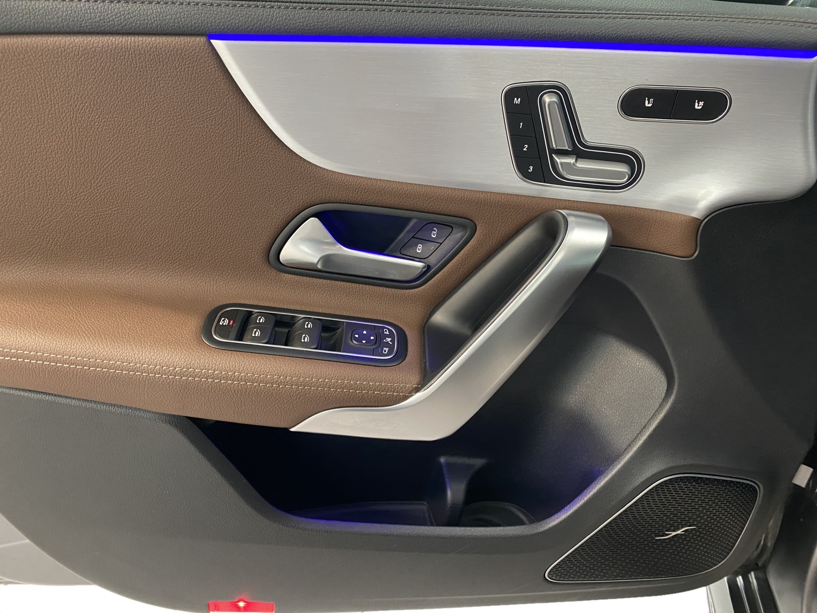 MERCEDES-BENZ A 35 AMG 4MATIC - 11