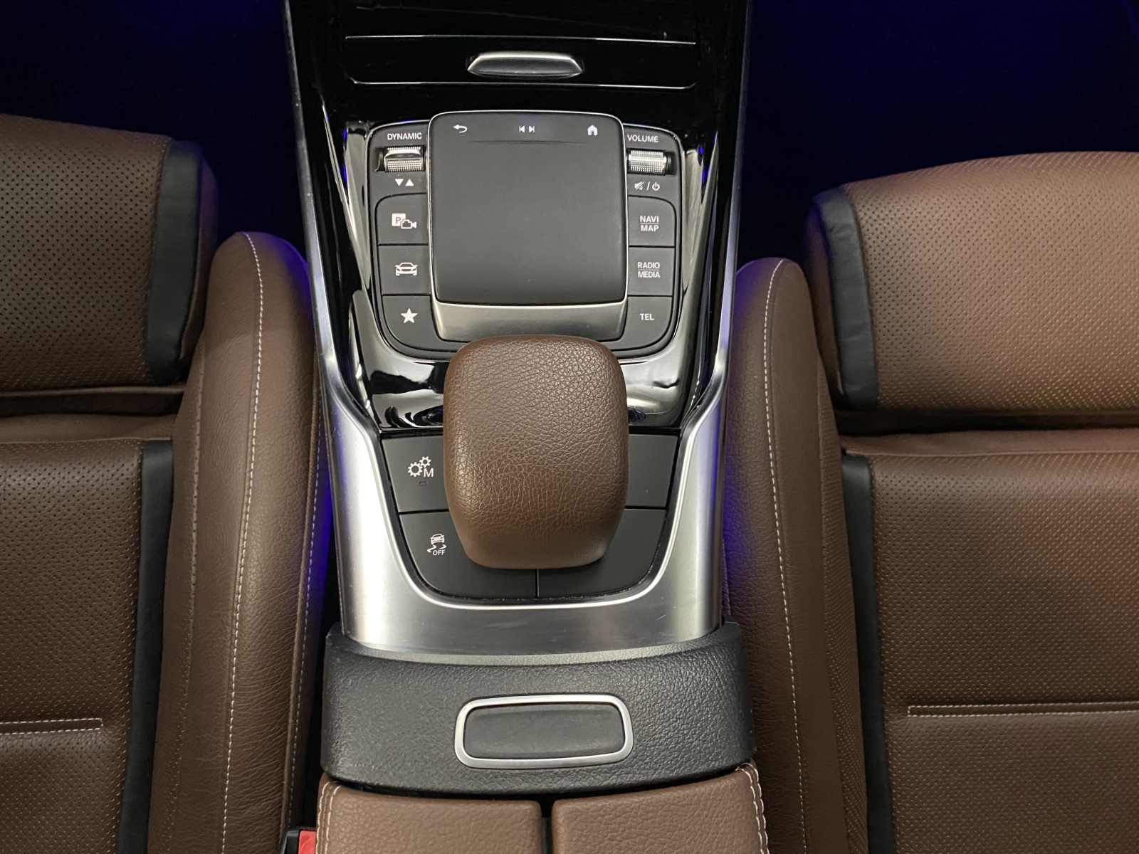 MERCEDES-BENZ A 35 AMG 4MATIC - 10